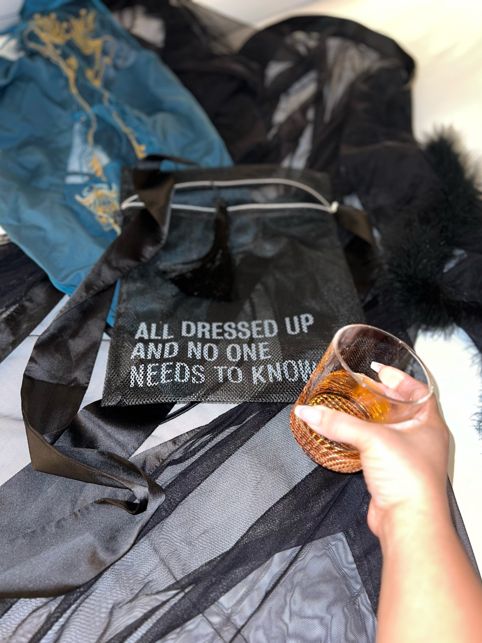 Pre NYE relaxation vibes with Thistle and Spire 🥂💋

#LTKstyletip #LTKplussize #LTKbeauty