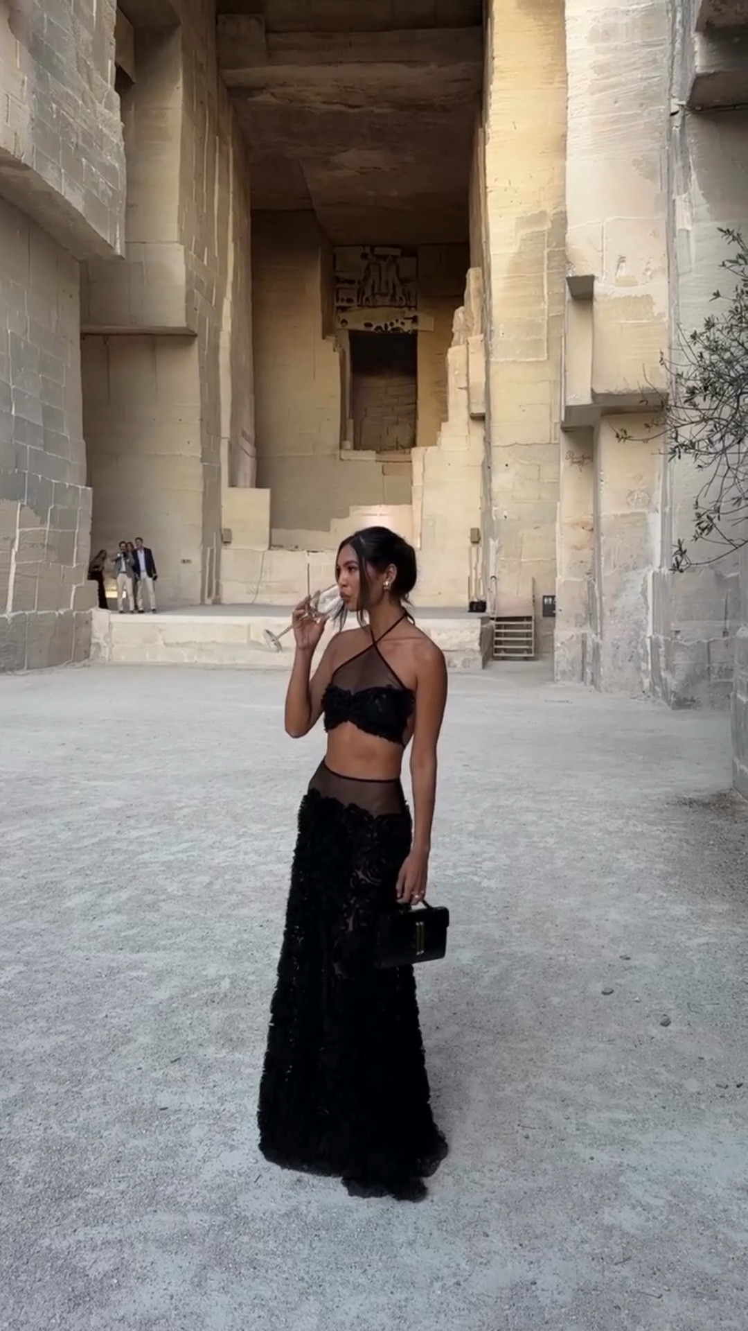 there’s only so many occasions to wear this dress. thanks @helenowen & @zackkalter 

#weddingguestdressinspiration