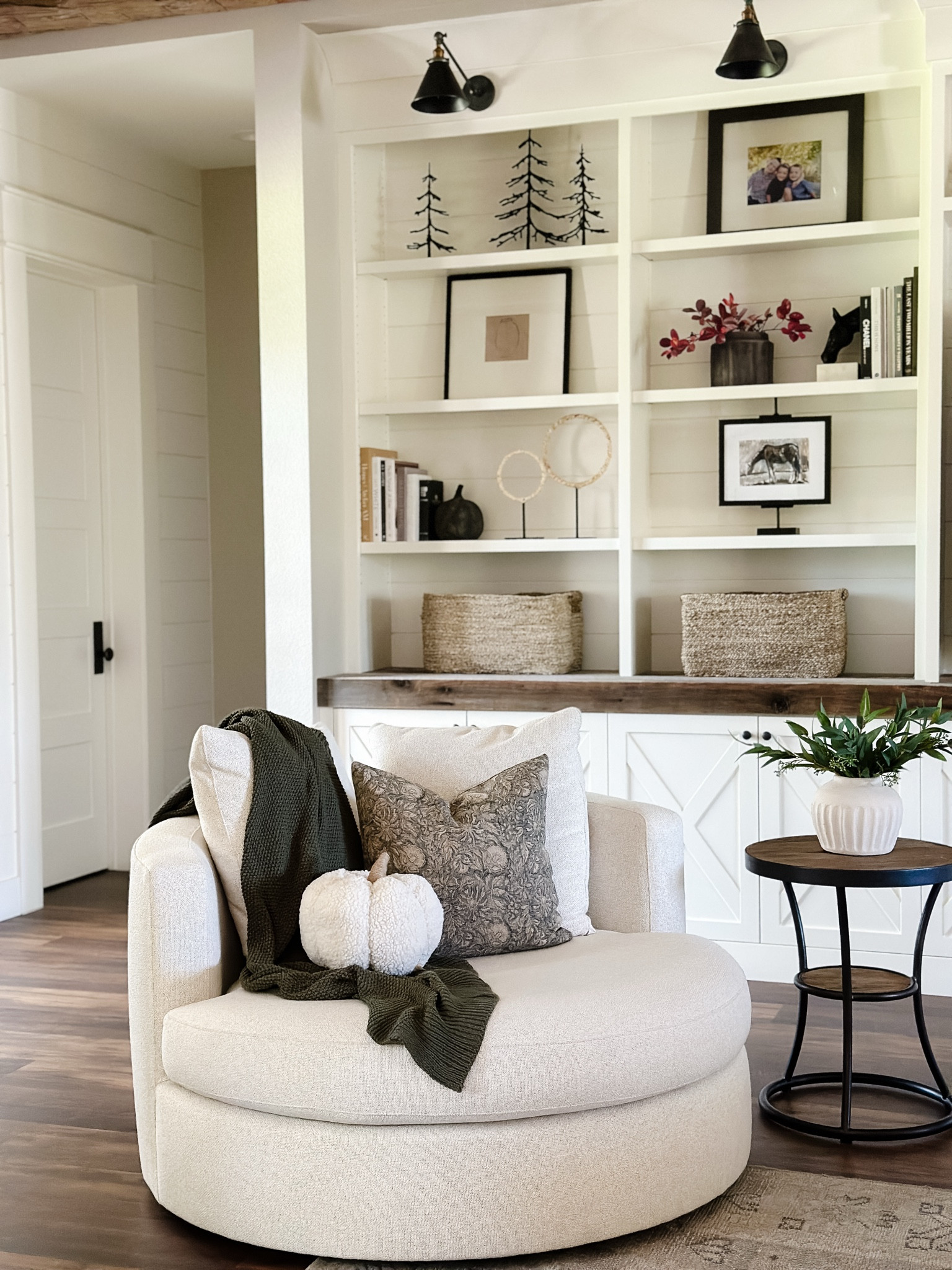 A little fall shelf styling

#LTKFindsUnder50 #LTKSeasonal #LTKHome