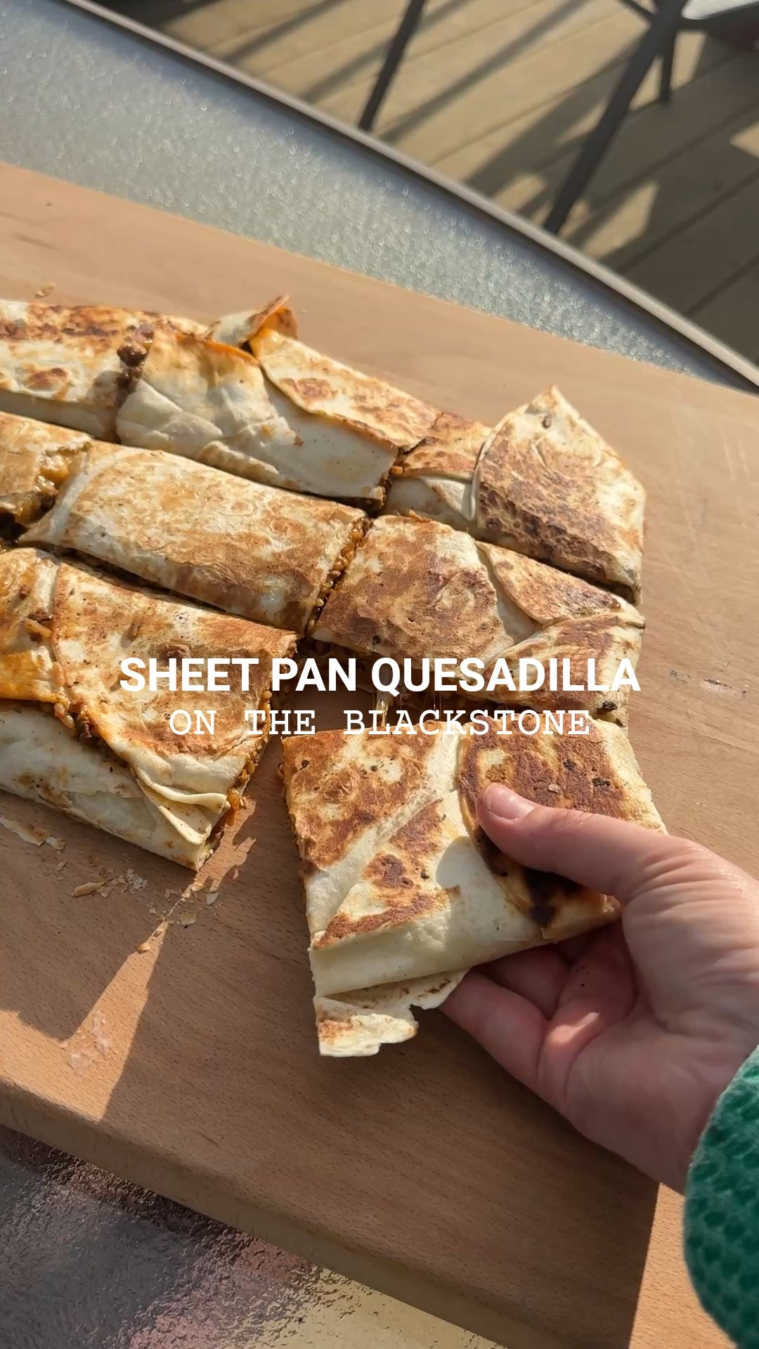 This Sheet Pan Quesadilla is perfect for a crowd and to make it better we cook it on the Blackstone Griddle.

Recipe: https://kaylazenner.com/sheet-pan-quesadilla-on-the-blackstone-griddle
