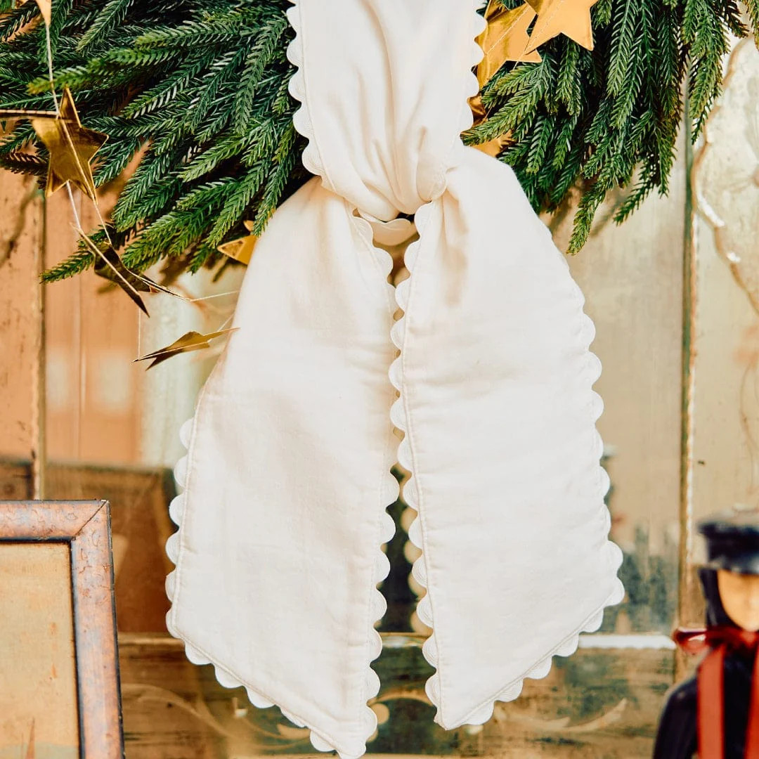 Scallop Wreath Sash | Weezie Towels