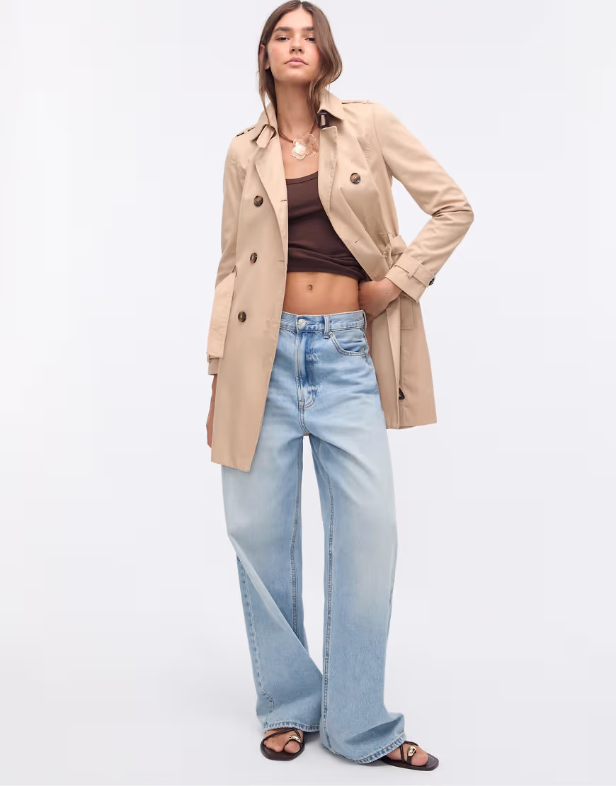 Stradivarius – Kurzer Trenchcoat in Steinbeige-Weiß | ASOS (Global)