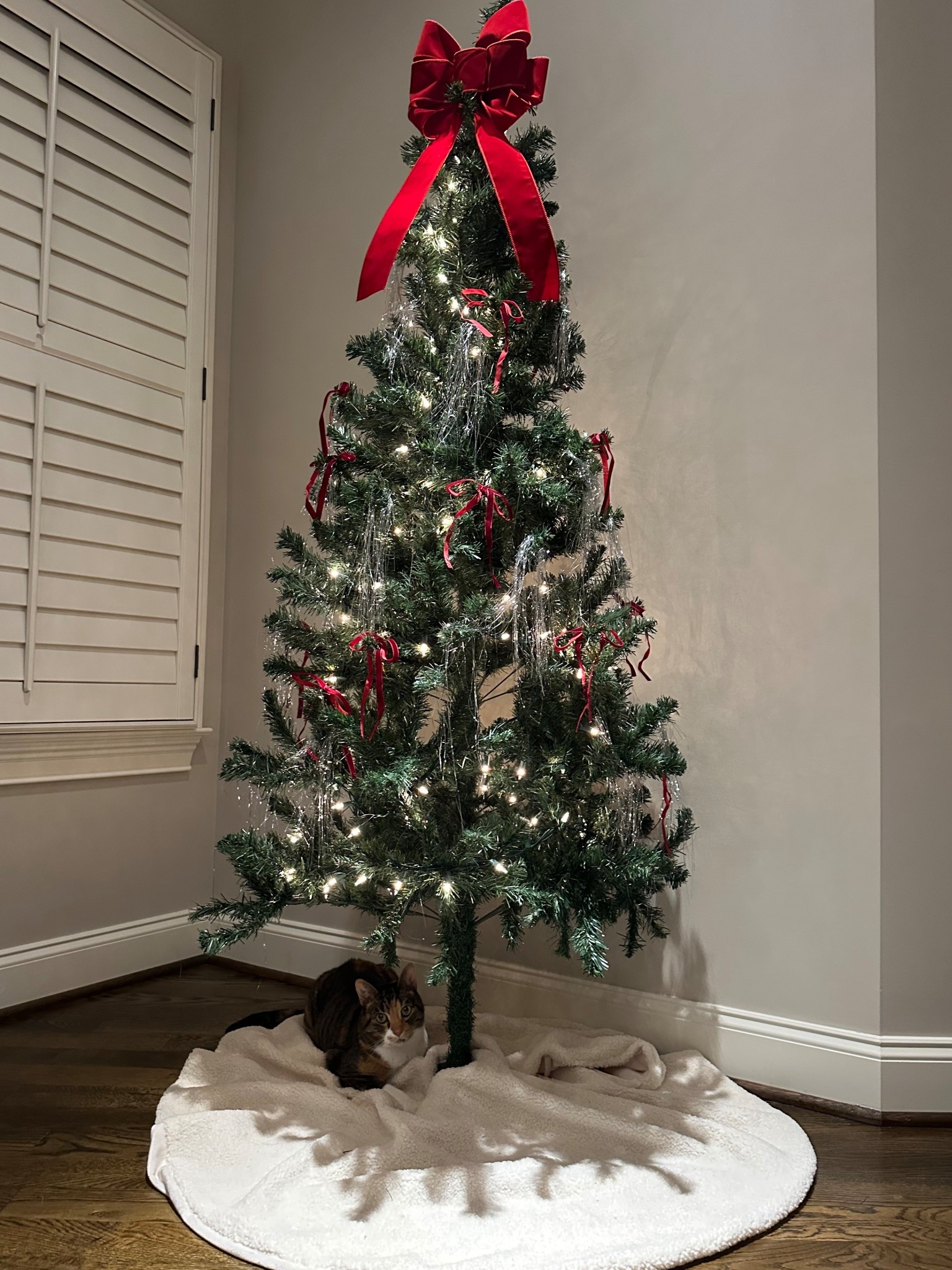 Exact faux tree is old from Target, but I linked similar ones!

Tree topper bow is from Home Goodss 
Christmas tree decor
Amazon find
Holiday decor 

#LTKHoliday #LTKFindsUnder50 #LTKHome