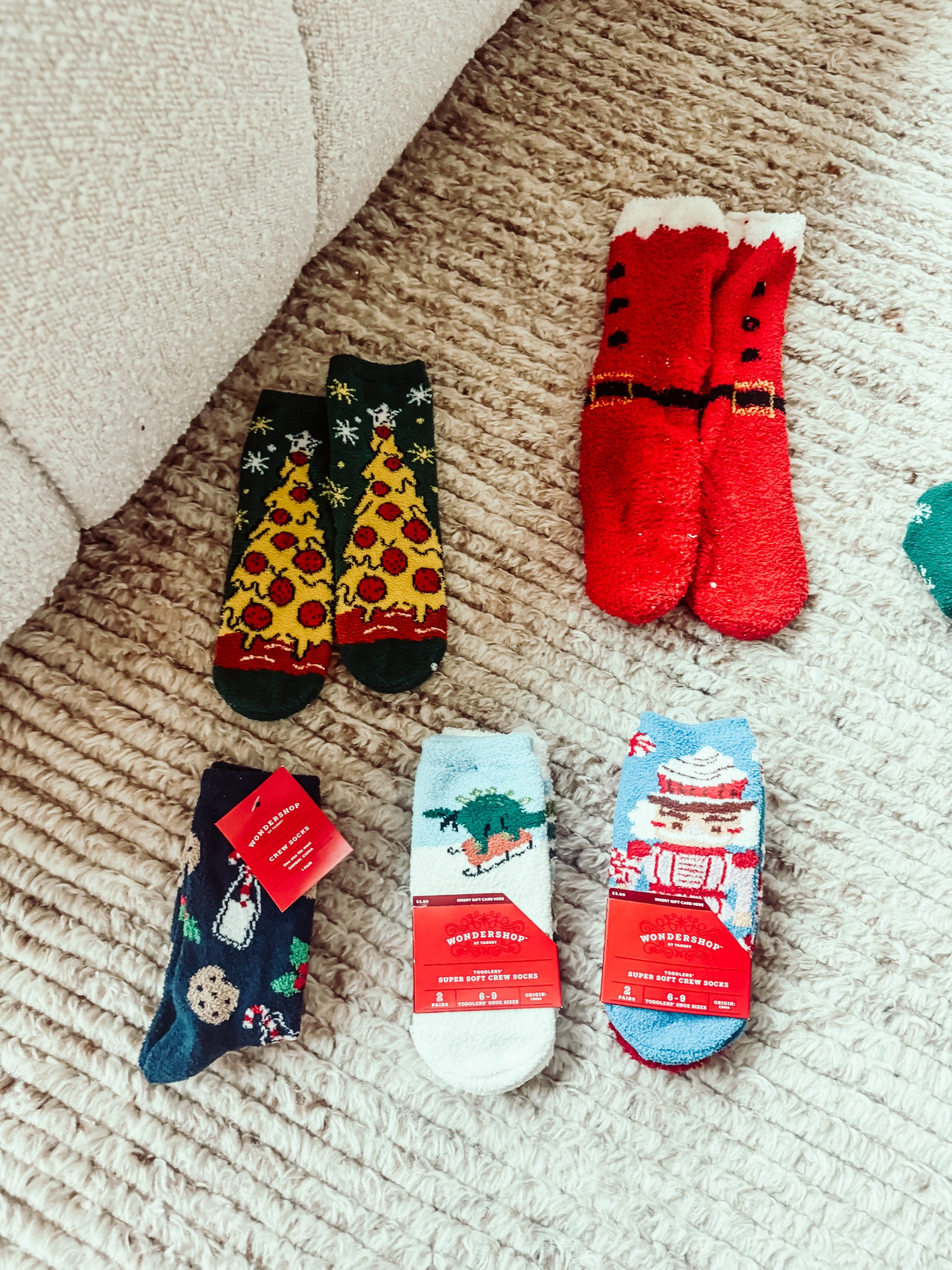 40% off holiday socks 

#LTKSaleAlert #LTKHoliday #LTKSeasonal