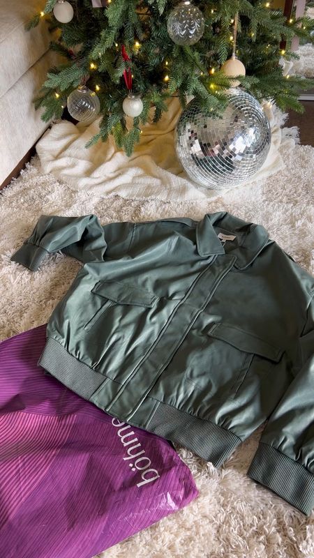holiday outfits haul dc:20ERICA

holiday party dress, cozy home outfit, matching set, bomber jacket, winter style, silver 

#LTKGiftGuide #LTKHoliday #LTKVideo
