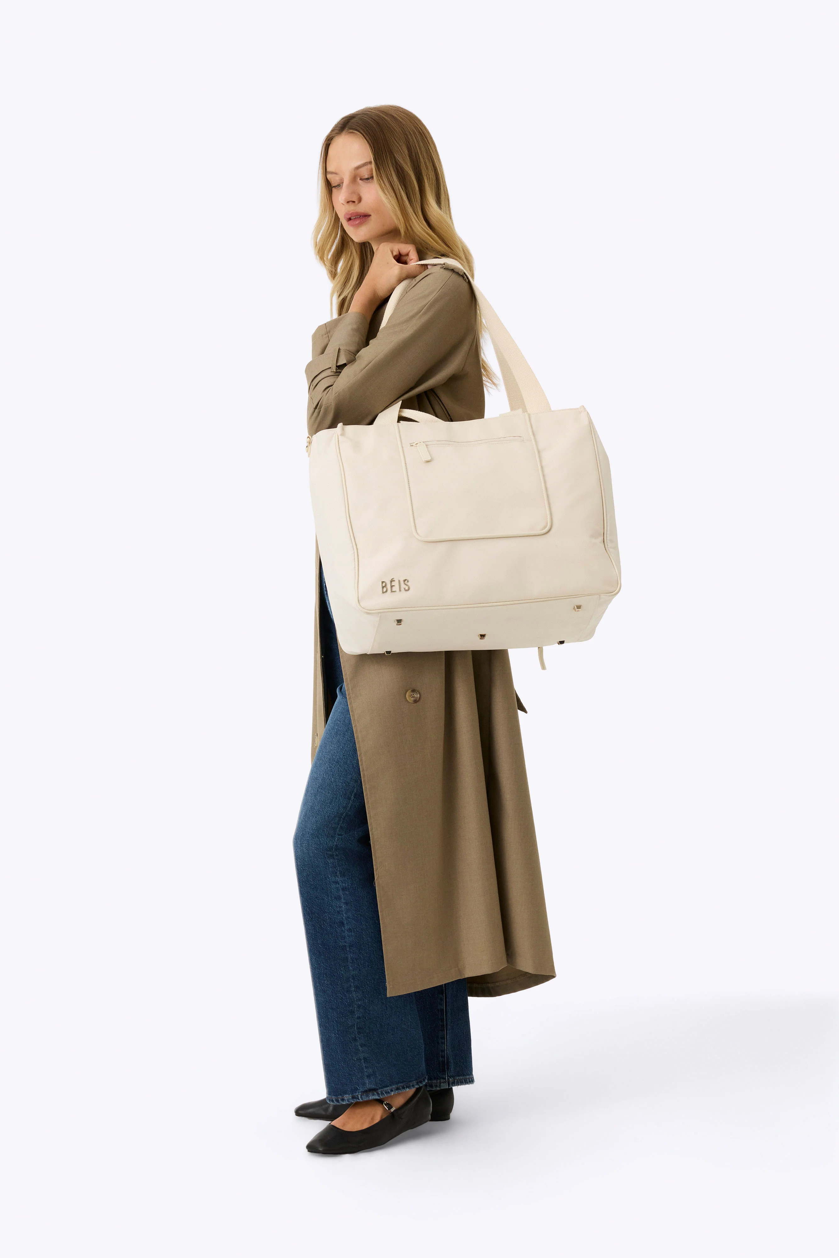 B\u00c9IS 'The East To West Tote' in Beige - Recycled Travel Tote Bag | BEIS