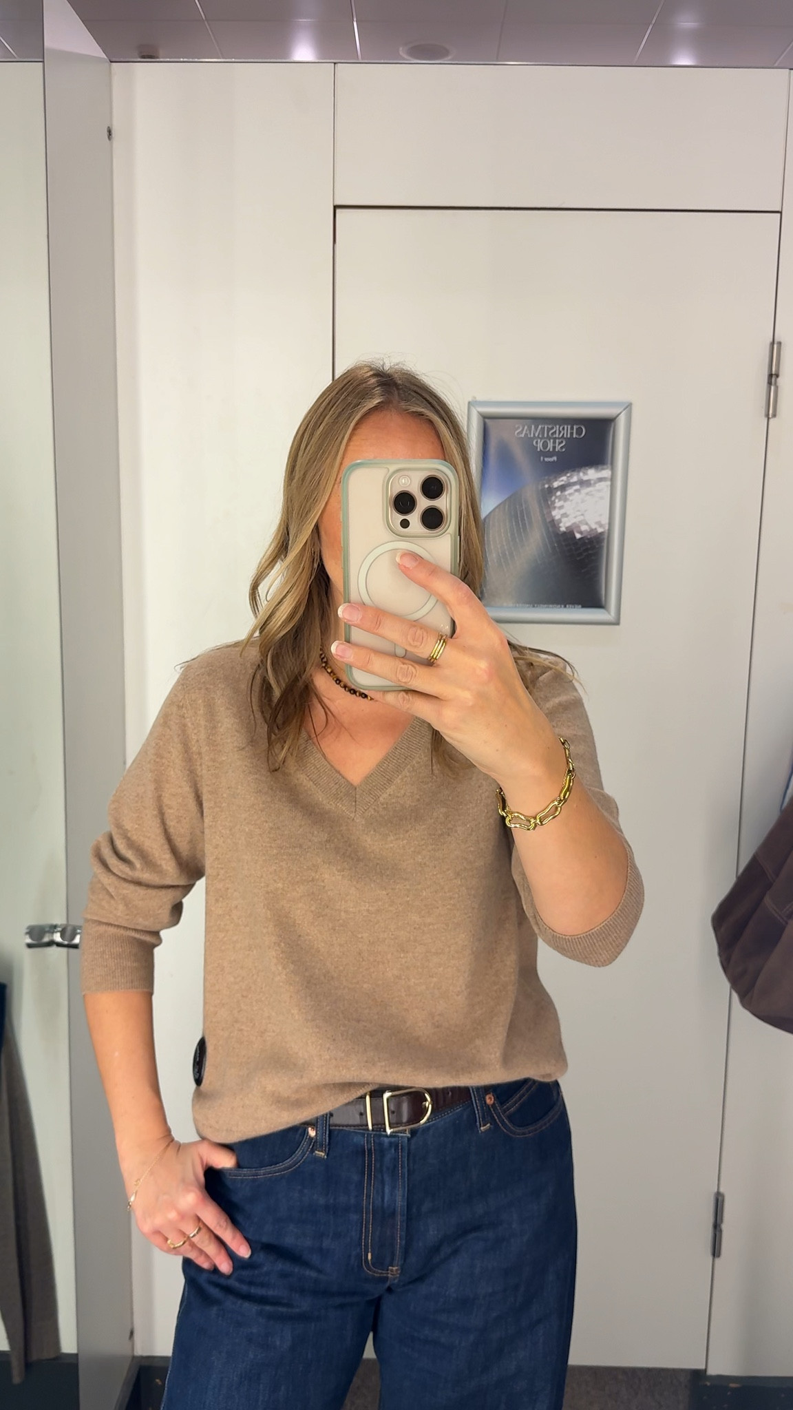 This is the JL cashmere v neck jumper 
It’s a more fitted silhouette I would recommend sizing up one size to ease the fit a little . 
Cashmere is a luxe yarn so looks great when it gets chance to drape! 

Wearing a U.K. 16 


#LTKwinter #LTKsale #LTKgiftguide