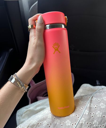 I’m a sucker for a good hydroflask 😜 Its the one item everyone forgets to update and refresh! 

“I’ve already got a water bottle” 

Trust me, a refresh feels good and is a non-clothing upgrade that makes traveling that much better ♥️♥️

#LTKfindsunder100 #LTKtravel #LTKstyletip