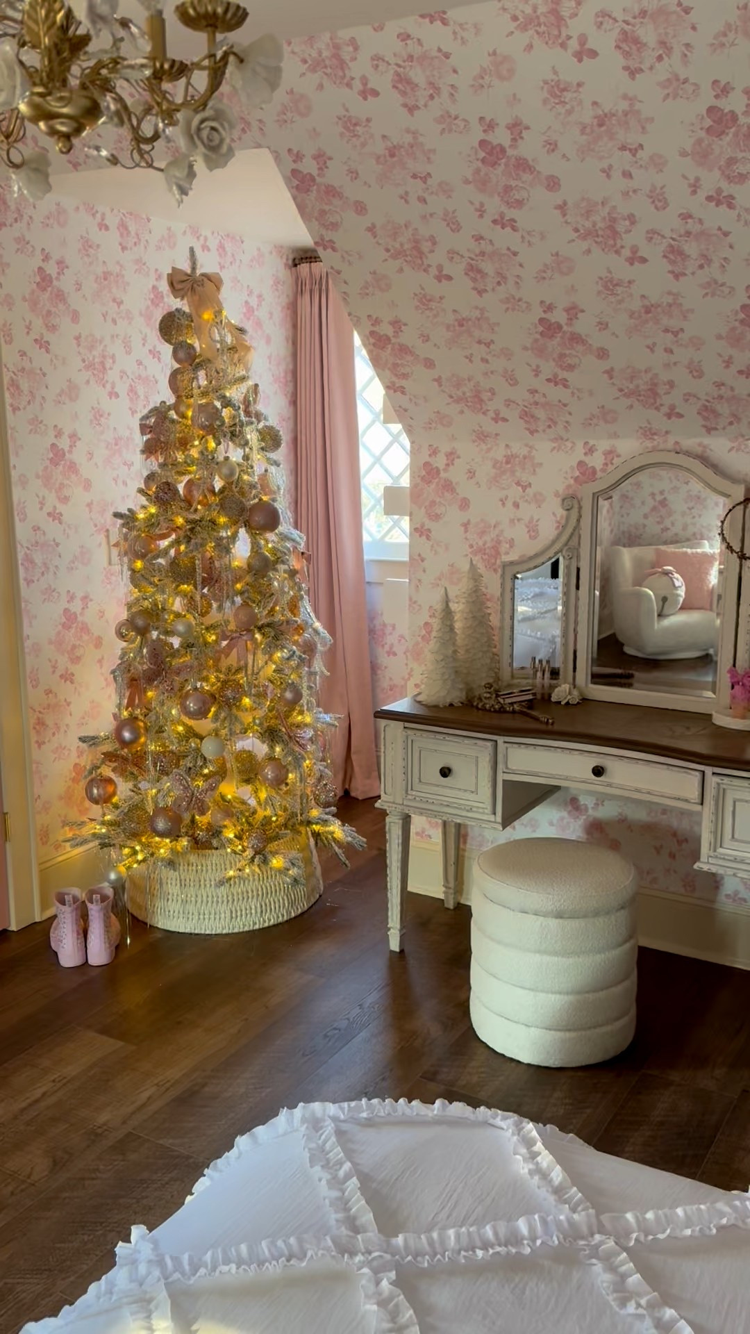 Pink Christmas...

#LTKHoliday #LTKHome #LTKSeasonal