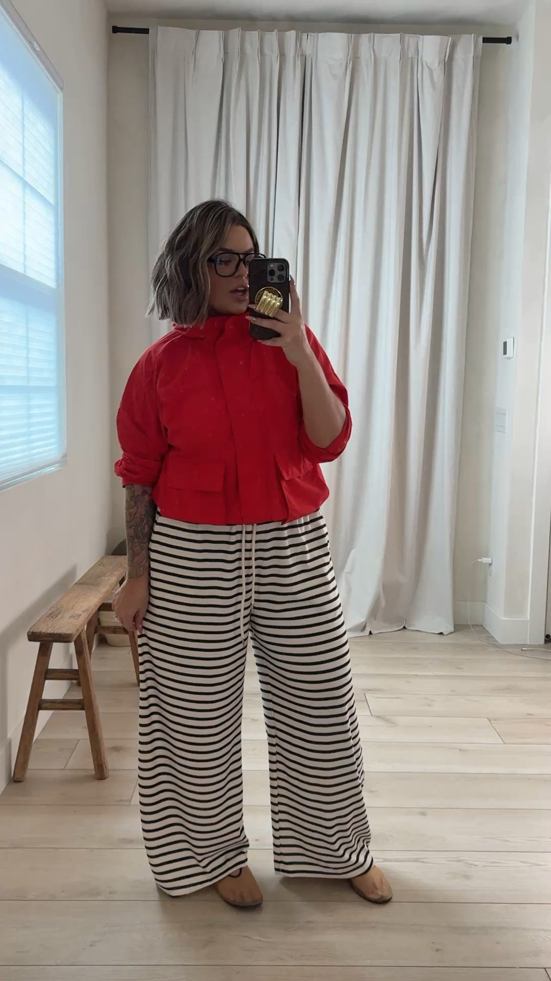 Jacket L  it’s a windbreaker material really lightweight. 
Pants XL ( these are so good !!! ) they are the perfect oversized fit in a XL for me.
