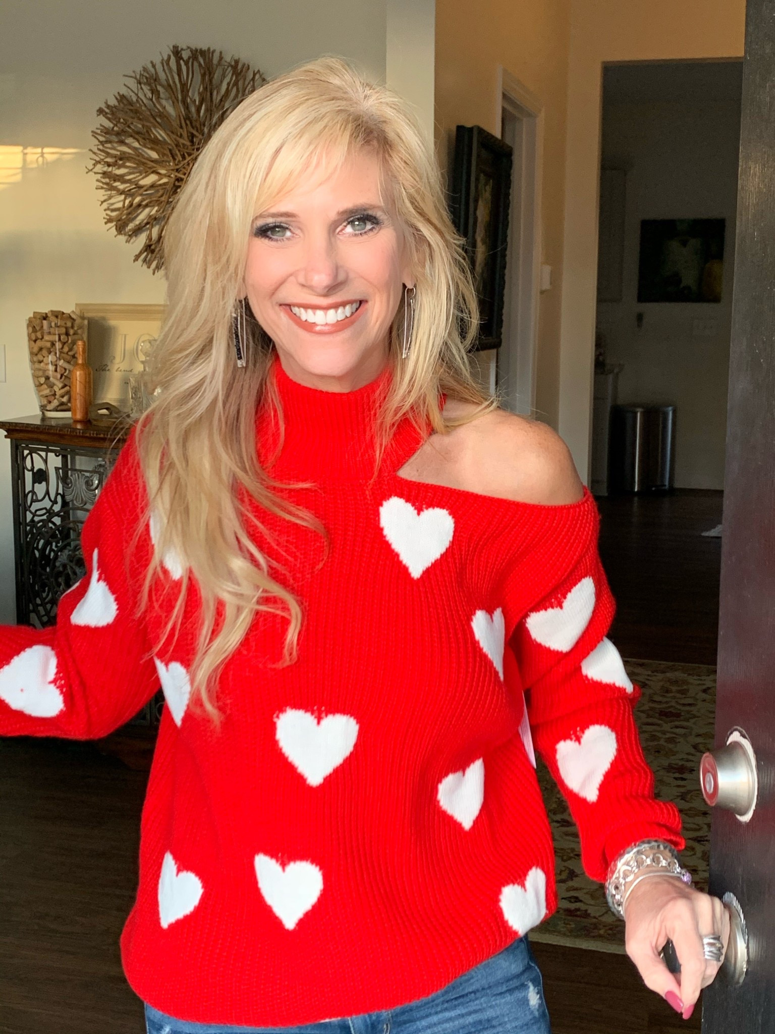 #heart #valentines #heartsweater #valentinesweater 

#LTKValentine 

#LTKootd #LTKOver40