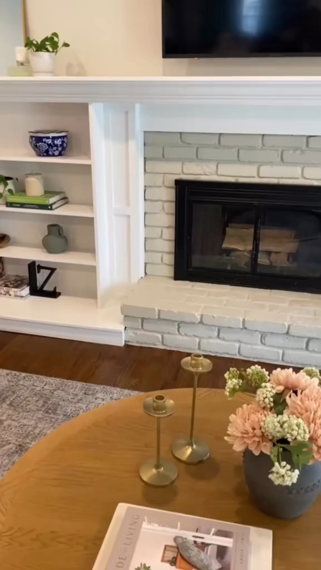 Do you love the Nancy Meyers aesthetic? Here is how it looks in my home. You can bring a touch of that aesthetic into your own home, too. Check out my top tips on the blog (link in bio!)

#nancymeyers #nancymeyershome #nancymeyersaesthetic #nancymeyersstyle #homedesign #homestyling #interiordesign

#LTKHome #LTKSaleAlert