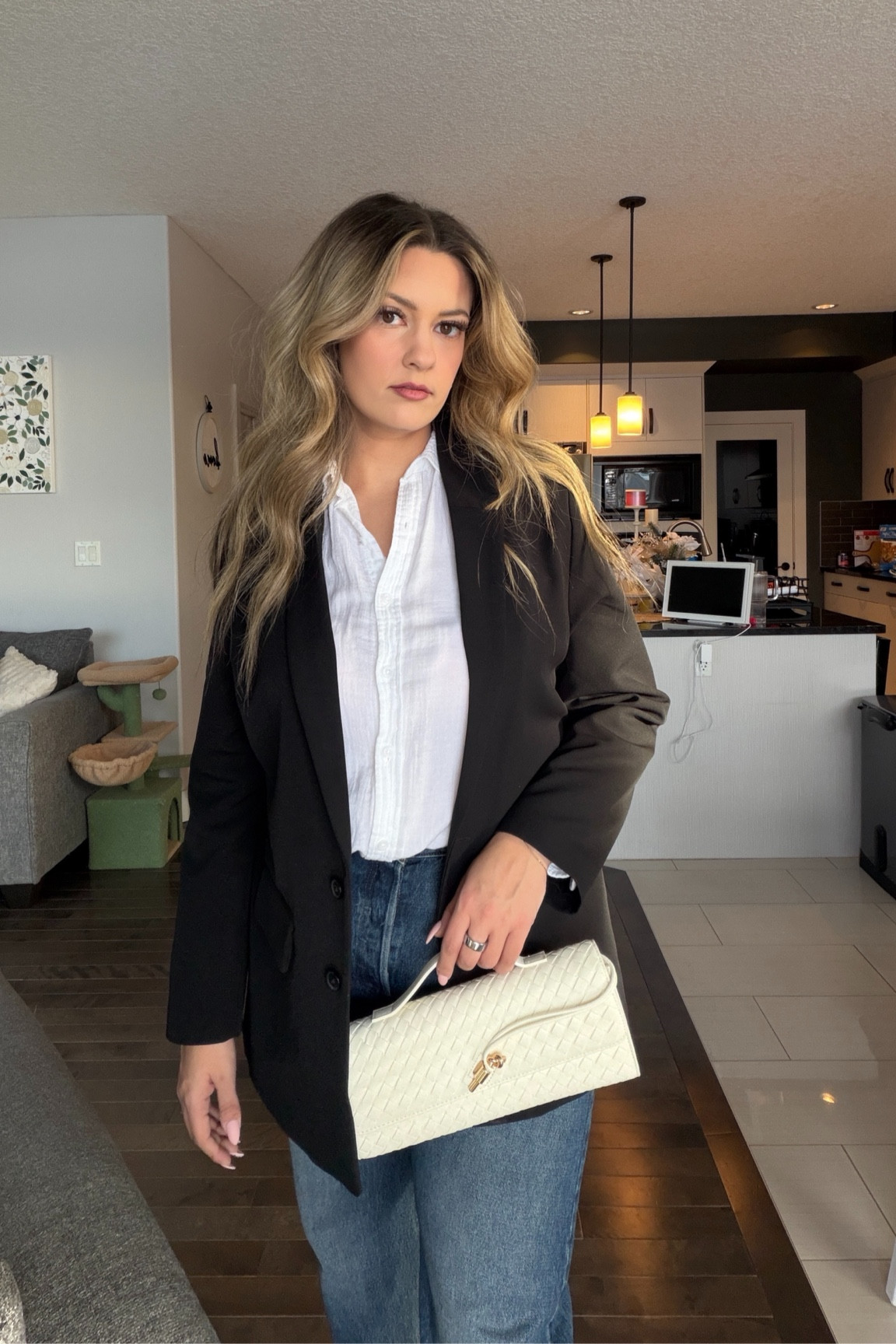 my new fav way to style a blazer 💅🏻 

#LTKworkwear #LTKmidsize #LTKSeasonal