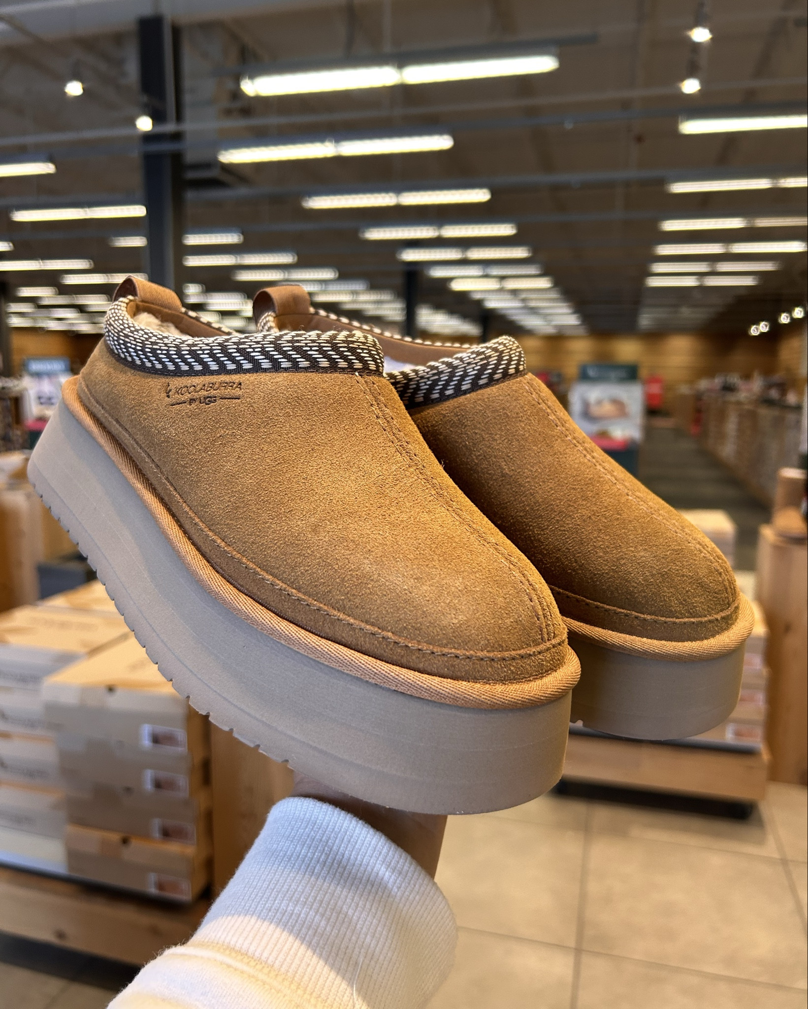 Platform Ugg currently $65 ✨🙈🎄

Tazz
Tasman

#LTKCyberWeek #LTKGiftGuide #LTKSaleAlert