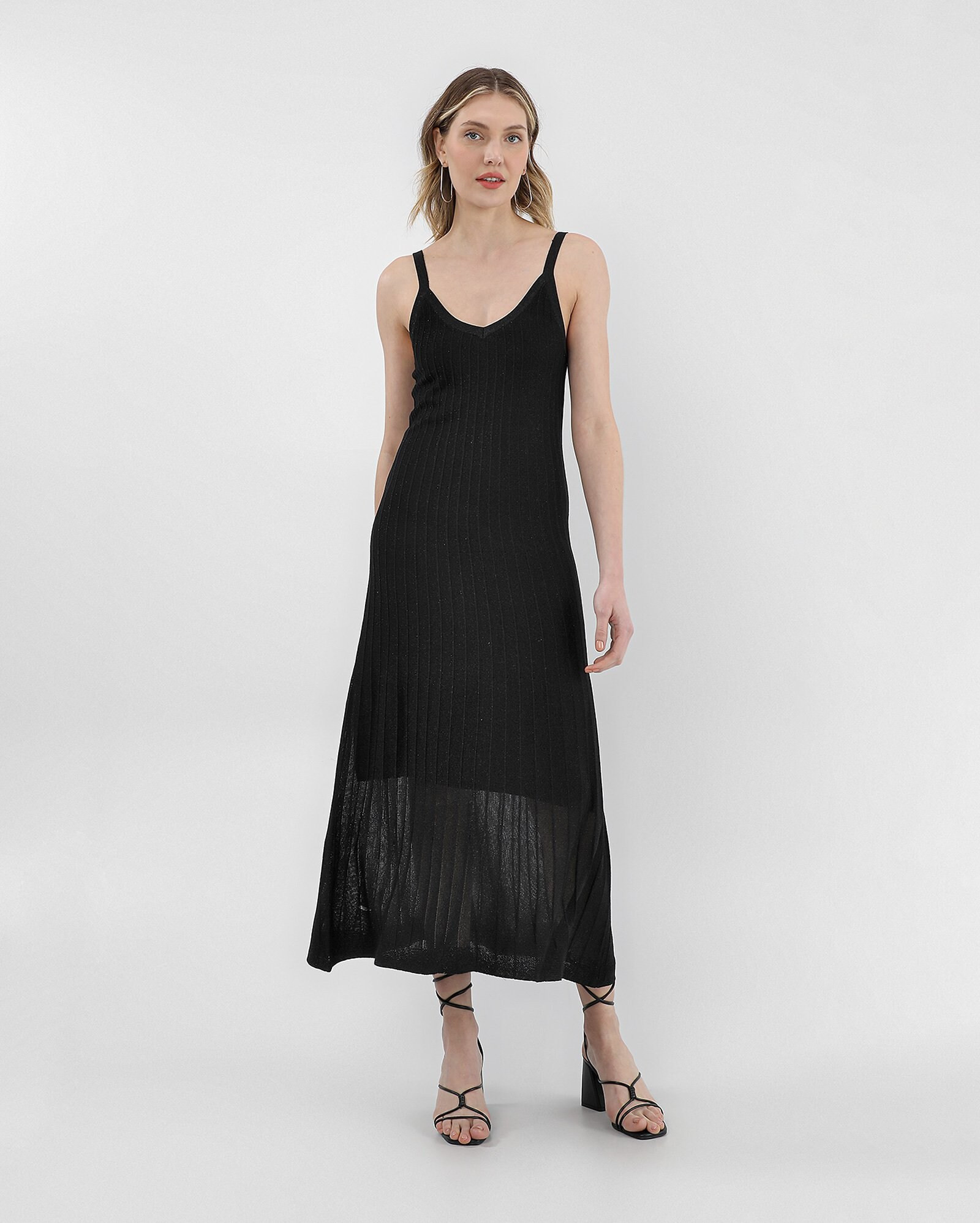 Vestido longo reto canelado fios metalizados preto | AK by Riachuelo | Riachuelo (BR)