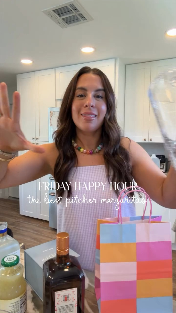 save this for cinco de mayo !! 🍋‍🟩 l
margarita pitcher
- �2 cups tequila
- �2 cups Cointreau 
- �16 oz fresh lime juice
- �1/4 or 1/2 cup agave nectar

#cincodemayo #pitchermargaritas #easyrecipe #happyhour