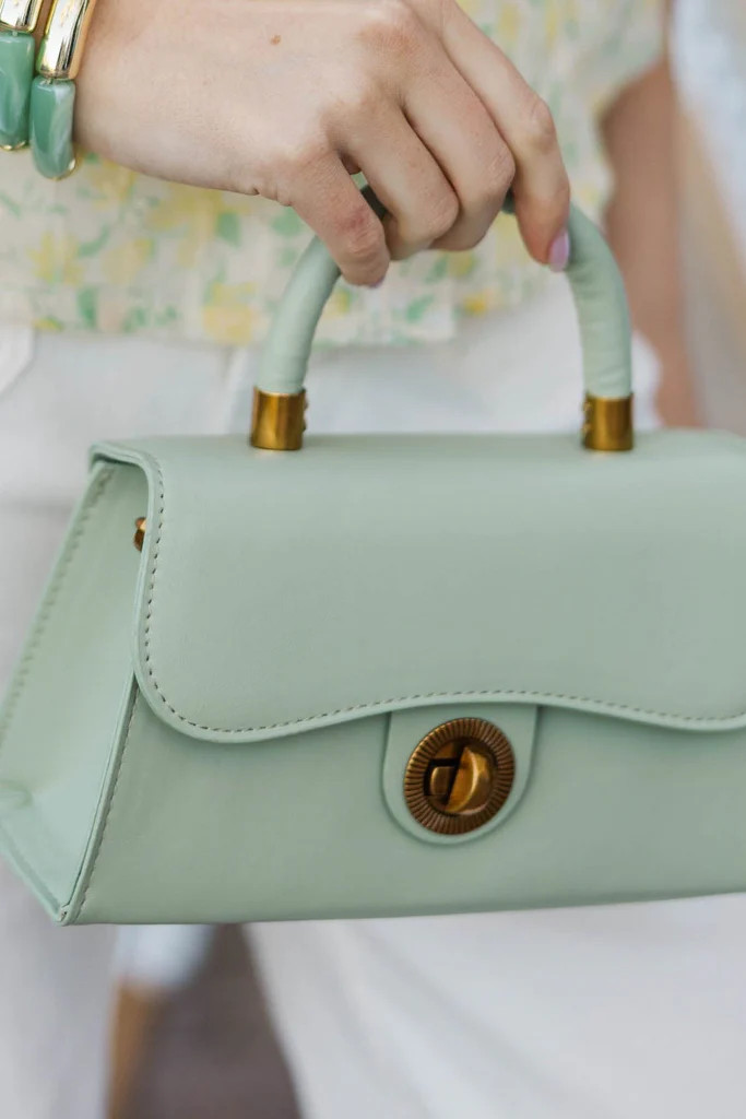 Pretty Twist Sage Handbag | The Mint Julep Boutique