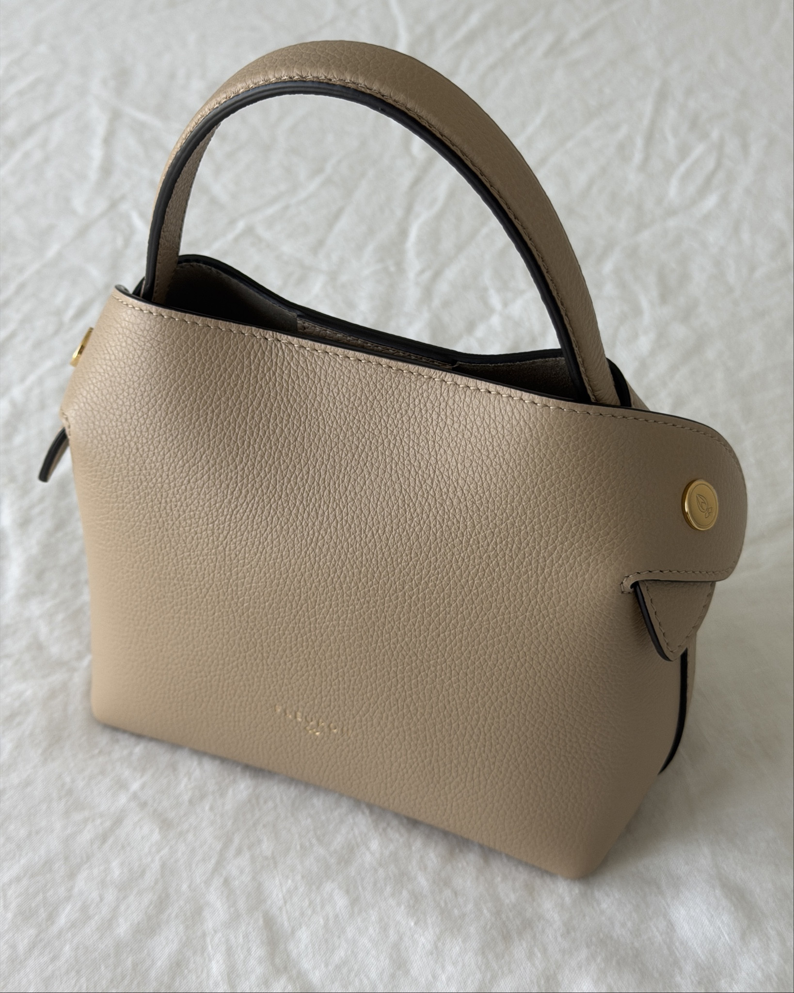 New French bag addition to my collection 🤍

The Fleuron Mini Swann in Sable, already one of those pieces I know I’ll be reaching for on repeat! I’ll be sharing more about the brand and styling ideas soon 🫶

Such a perfect neutral for a capsule wardrobe!

Fleuron isn’t currently available on LTK, but I’ve linked my outfit details here, and you may find a few on The RealReal ✨

#LTKgrwm #LTKootd #LTKdayinmylife