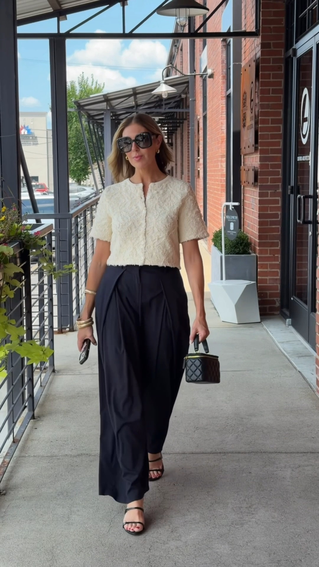 47 and wearing what I like.

If you’re into wearable fashion, mixing high and low, good finds and figuring out personal style without dressing by a set of age rules, you’ll probably like it here.

#LTKootd #LTKSaleAlert #LTKOver40