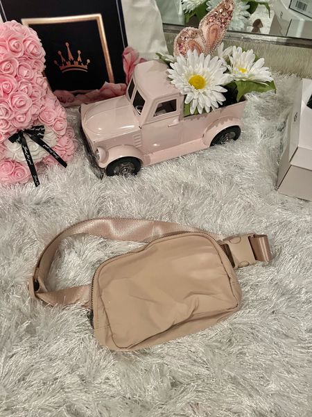 New favorite Amazon fashion find: Lululemon belt bag dupe in this cream color. Perfect for athleisure looks and cute gym outfits. Xoxo! 

#founditonamazon #amazon #lululemon #belt #bag #gym #gymfit cute gym fits, cute gym outfits, lulu lemon dupe, lululemon belt bag dupe

#LTKfindsunder100 #LTKitbag #LTKfindsunder50