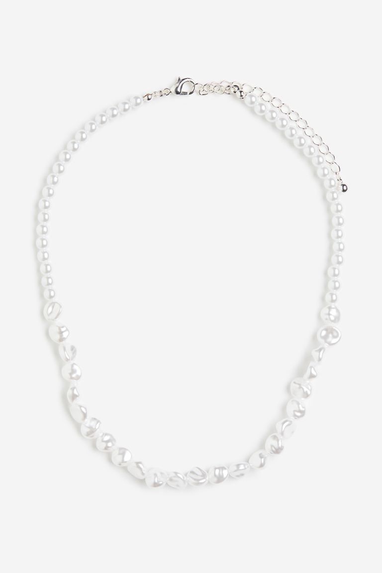 Short beaded necklace | H&M (UK, MY, IN, SG, PH, TW, HK)