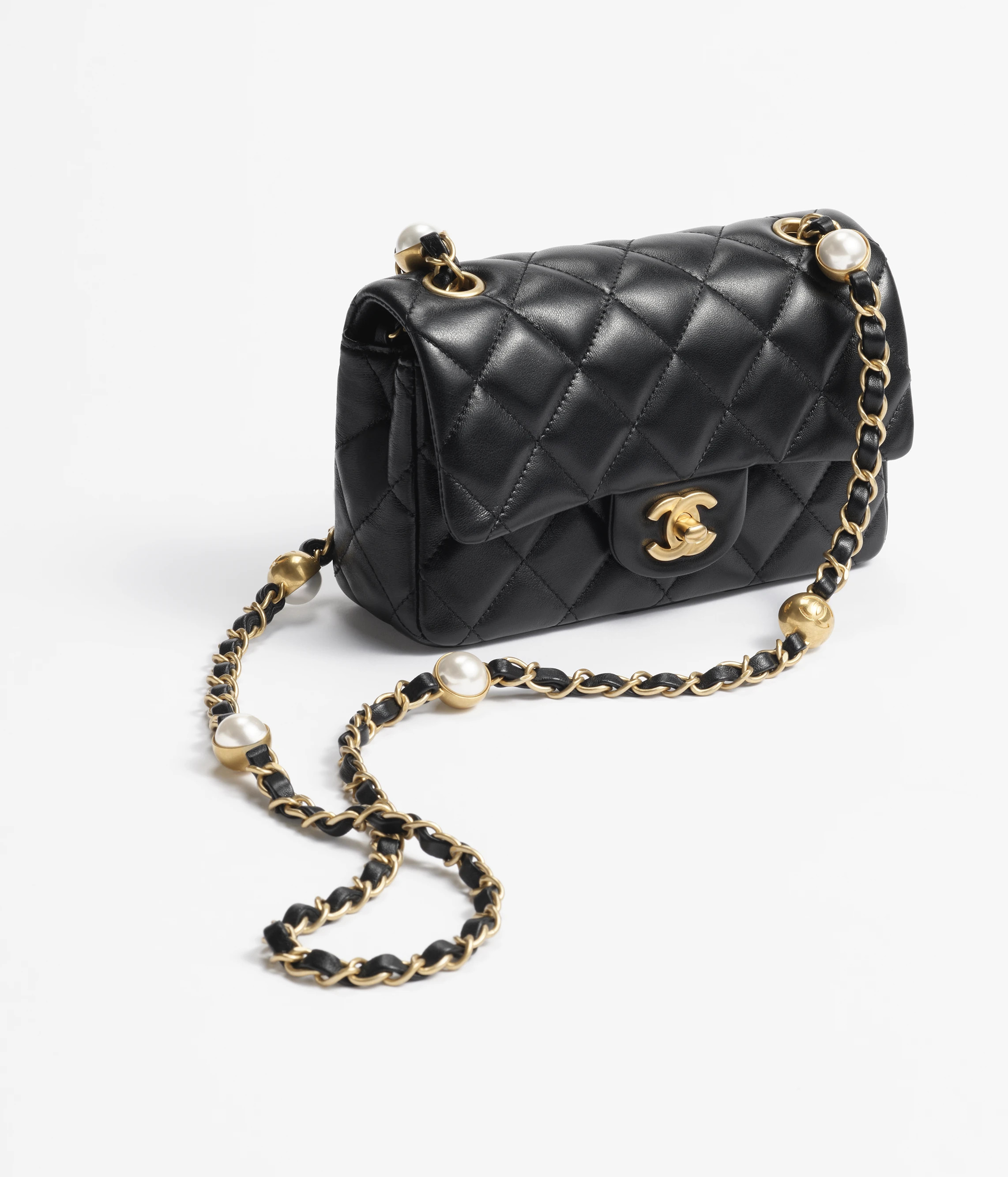 Shiny Lambskin, Imitation Pearls & Gold-Tone Metal | Chanel, Inc. (US)