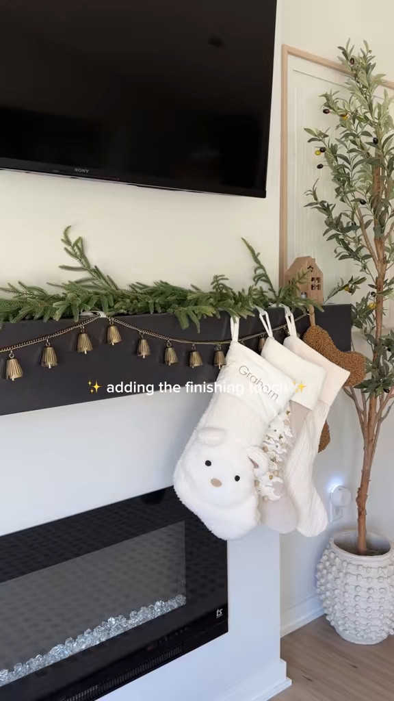 Christmas decor ♥️

#LTKHoliday #LTKSeasonal #LTKFindsUnder50