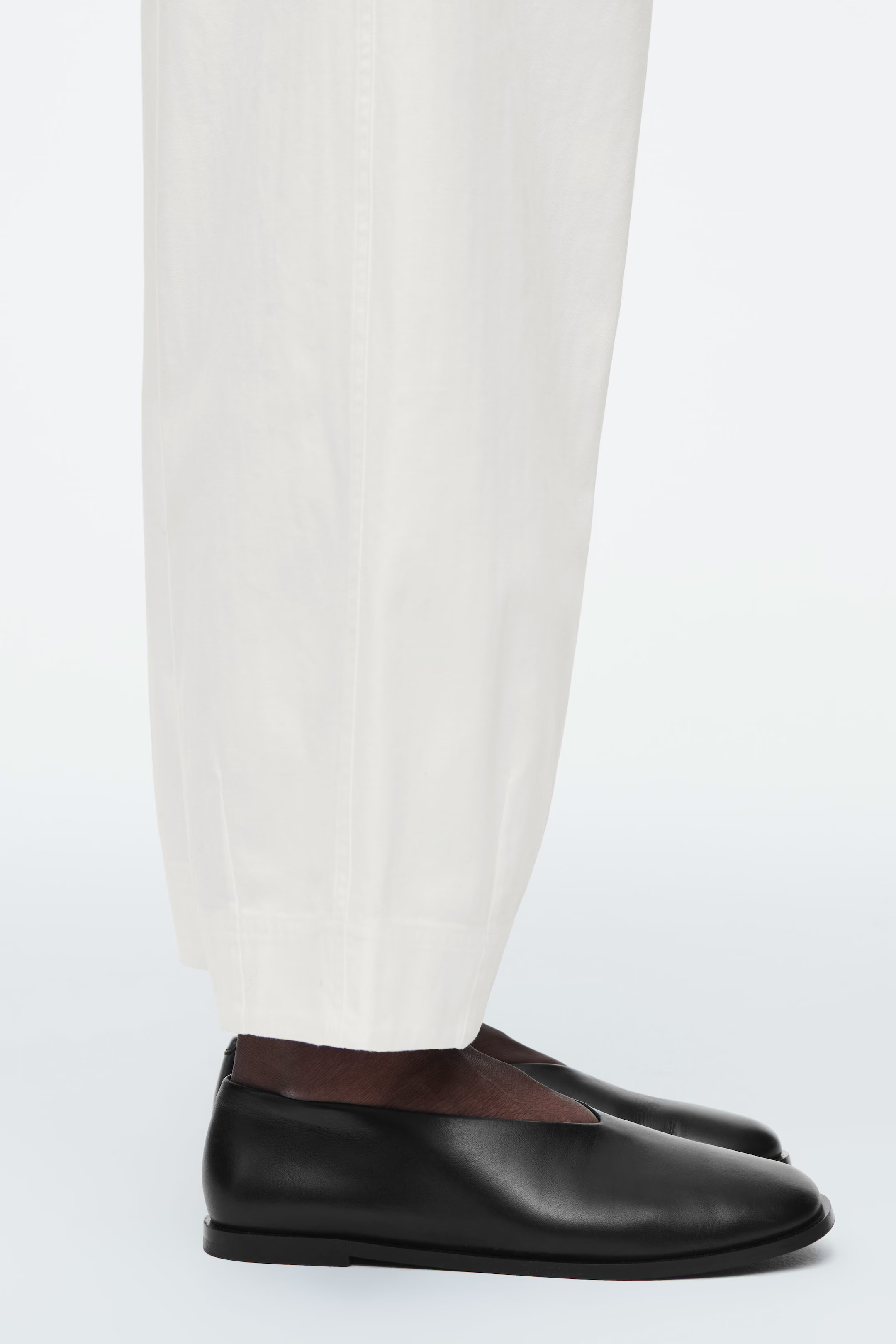 COTTON TAPERED DRAWSTRING PANTS - WHITE | COS | COS (EU)