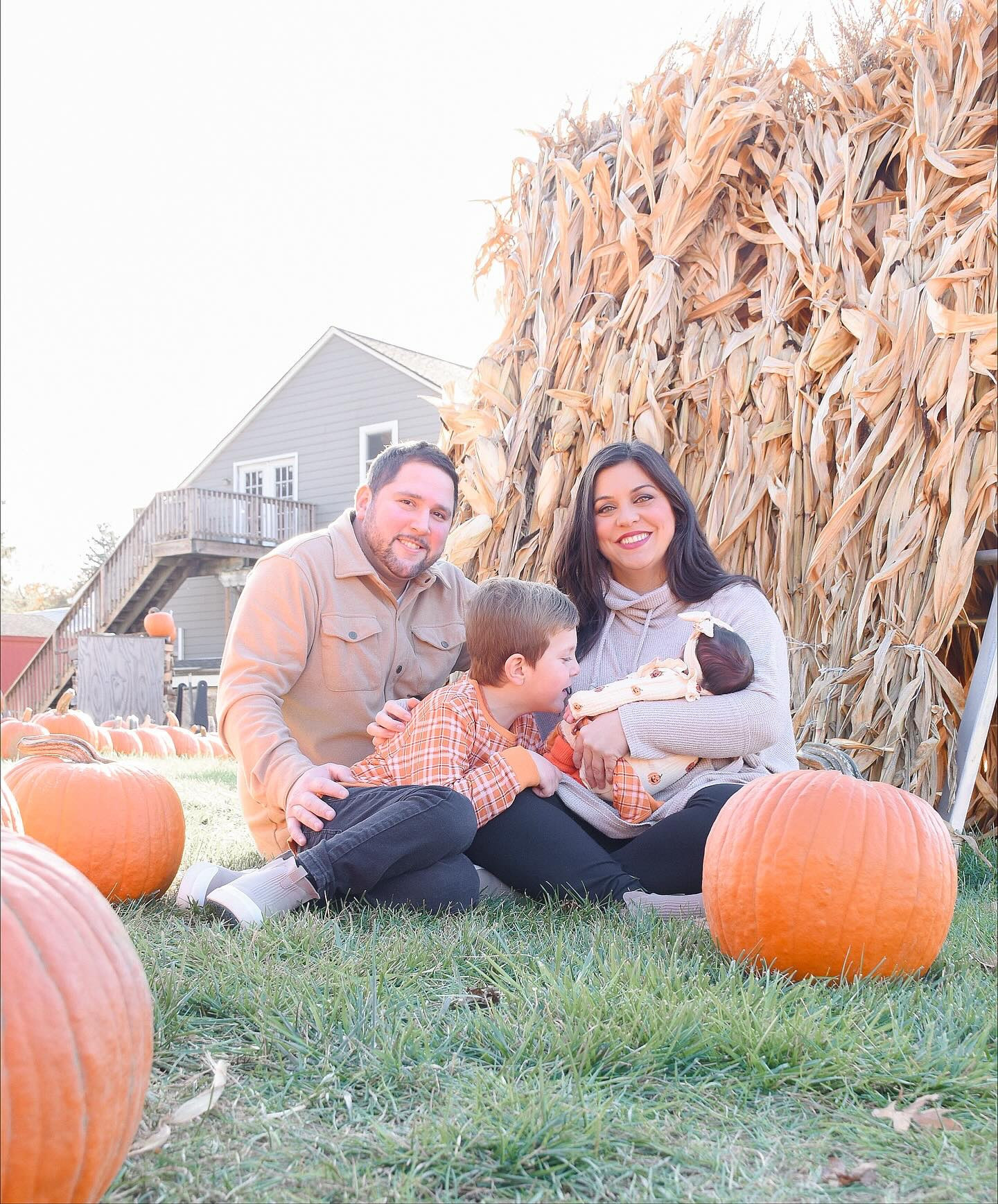 having a gourd time 🎃 found a quiet pumpkin patch for our first outing as a family of four 🫶🏻 little miss slept the whole time and somehow we ended up coming home with 3 giant pumpkins 3 days before the Christmas decorations are set to go up 😏 but I just couldn’t let October end without a farm trip! 

✨ did you visit the pumpkin patch yet or did the month get away from you too?! Comment PUMPKIN for a link to shop our looks 🛍️ 

#njfarms #njmomblogger #njblogger #newjerseyblogger #newjerseyfarms #newjerseymom #pumpkinpatch #babypumpkin #familytrip #familymemories #njfamily #njfamilyfun #familyfun #familyoffour #pumpkinseason