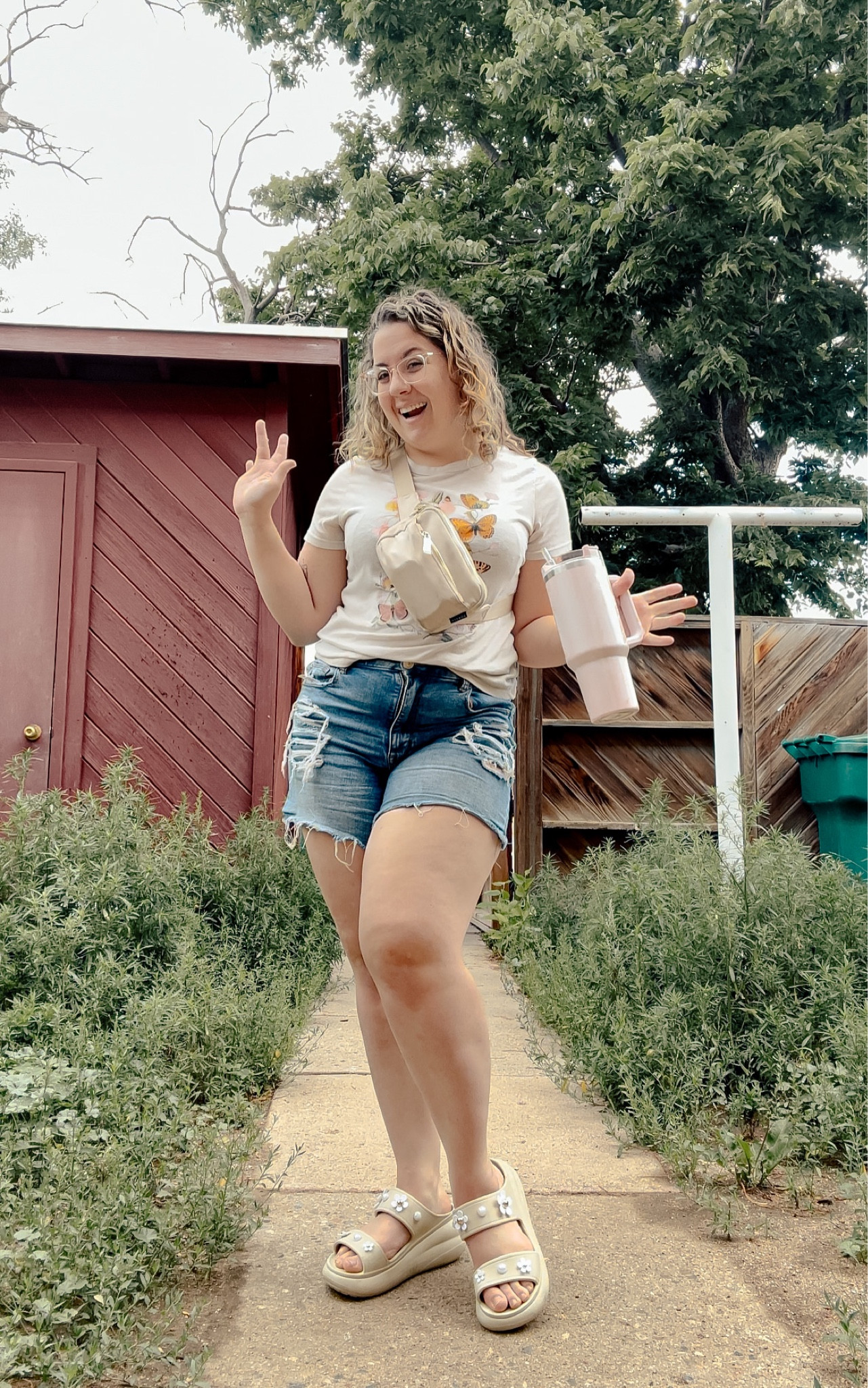 Summer shorts and t shirt outfit for midsize moms 

#LTKstyletip #LTKsalealert #LTKcurves