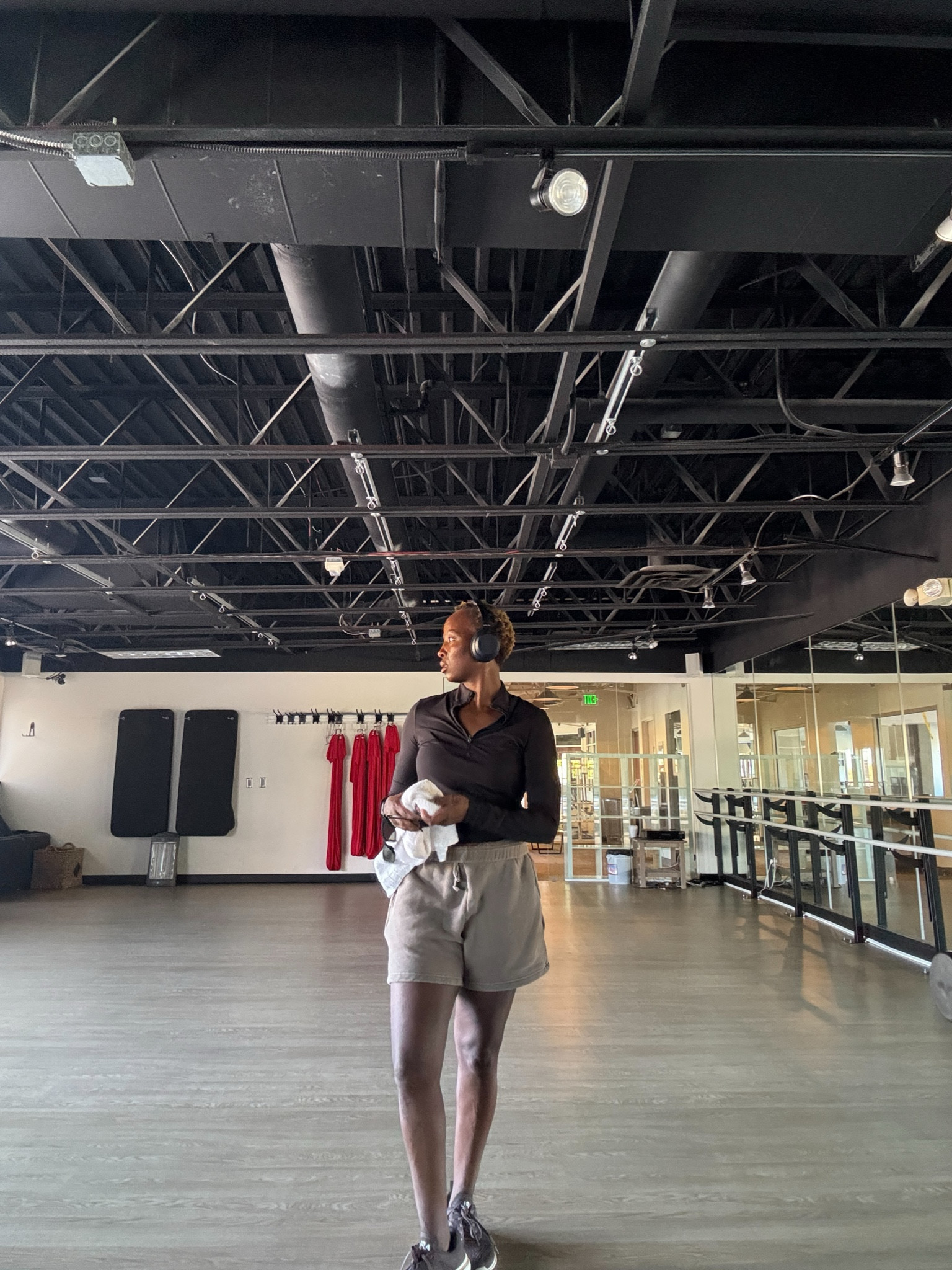 Don’t you love a versatile wardrobe piece that can go from the gym to the street in a snap? I do, I love wearing something to the gym that I don’t mind being seen in all day long and this half zip top one of those pieces. It’s buttery soft like everything else I’ve ever bought at Vuori. My top is clearly black, but there are three other color ways. 

#LTKfitness