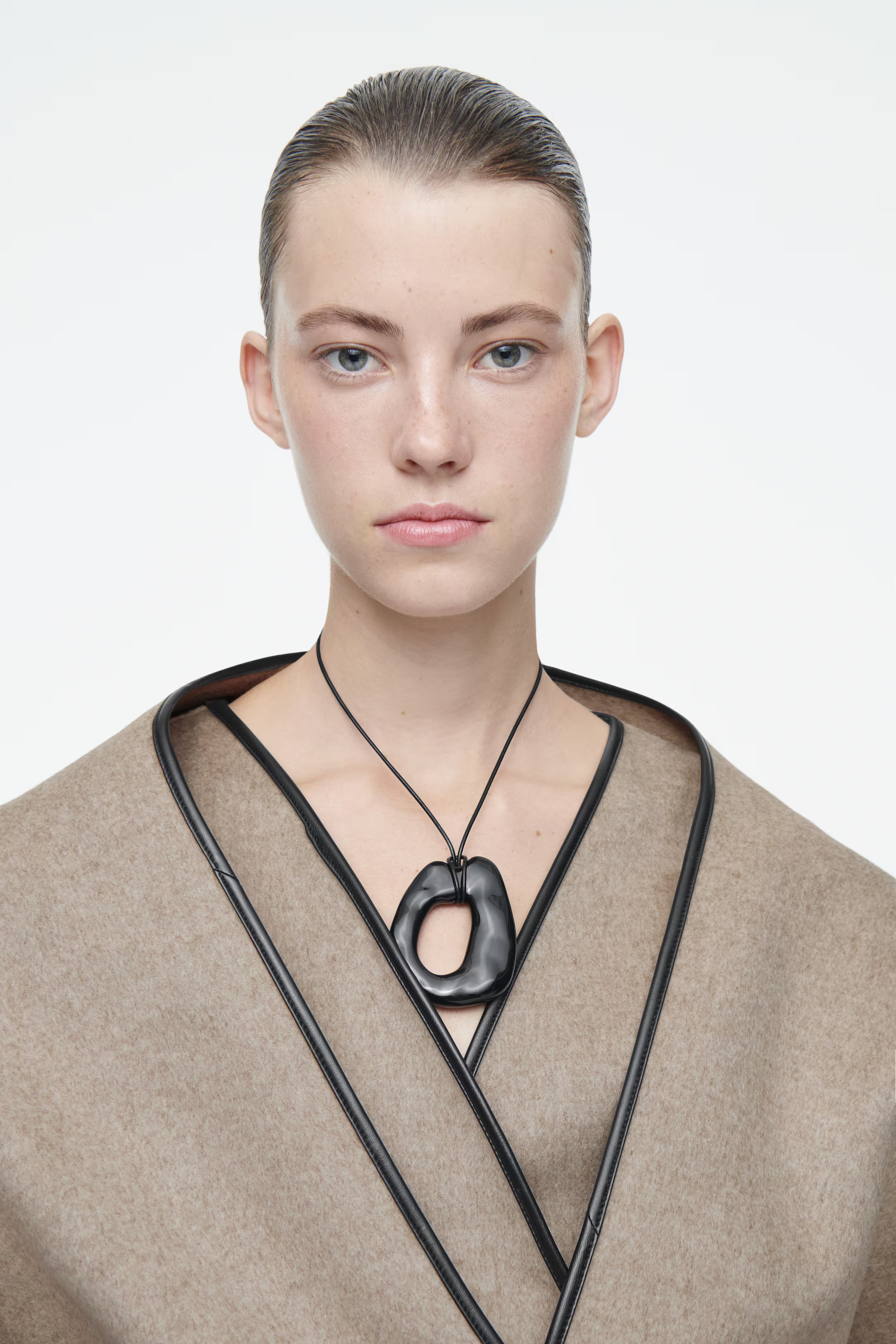 MOLTEN PENDANT NECKLACE | H&M (UK, MY, IN, SG, PH, TW, HK)