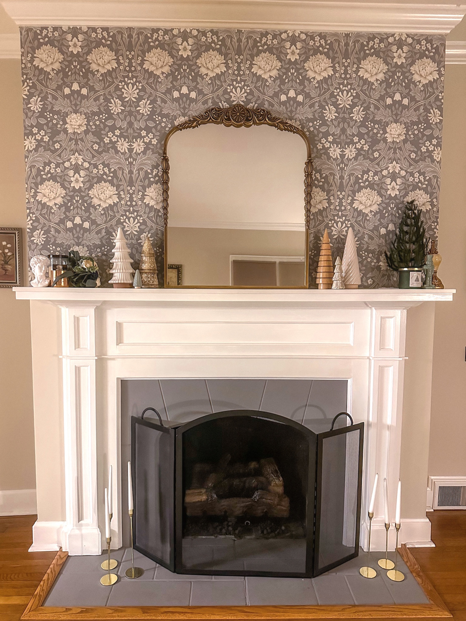 Beautiful peek and stick wallpaper! This really changed the vibe of my living room and was sooo much more convenient than painting. #homedecor #peelandstickwallpaper