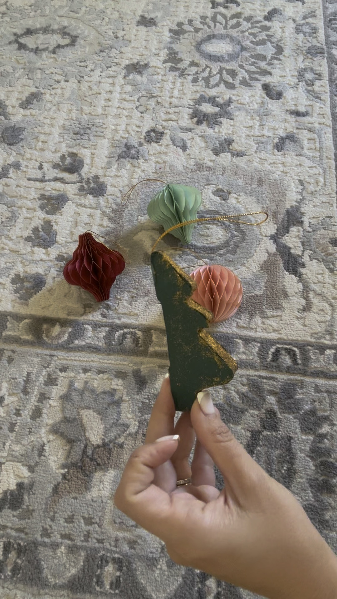 Honeycomb Christmas Ornaments!

#LTKHome #LTKHoliday #LTKSeasonal