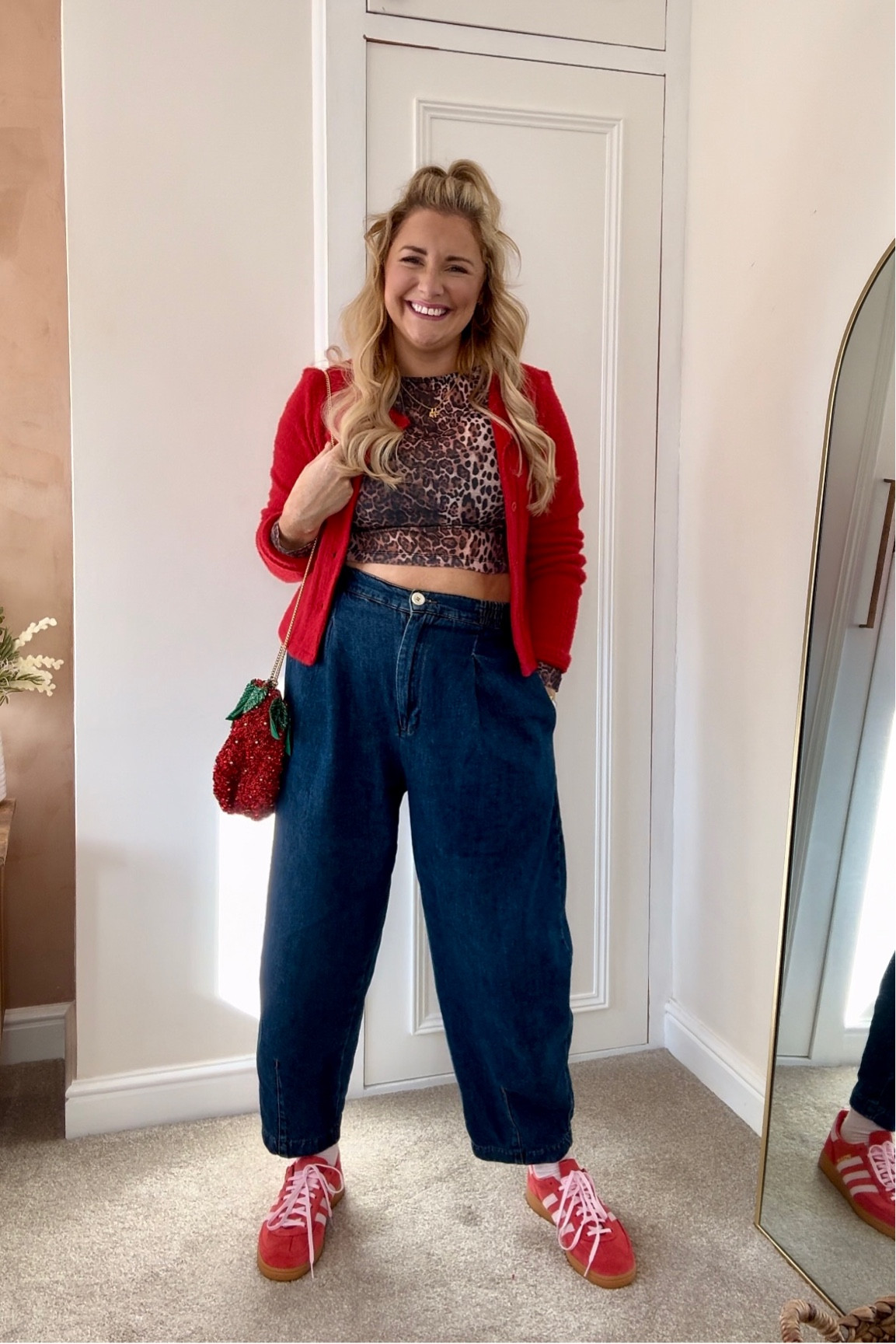 Is there a better combo than red and leopard print? Okay maybe pink and leopard print 😉 

Jeans are the rowan elasticated’d from Beyond Nine - sooo comfy!!
Bag was originally Zara but my girls found it on Vinted. DO NOT pay the stupid money, keep searching as mine was about £25 last summer 