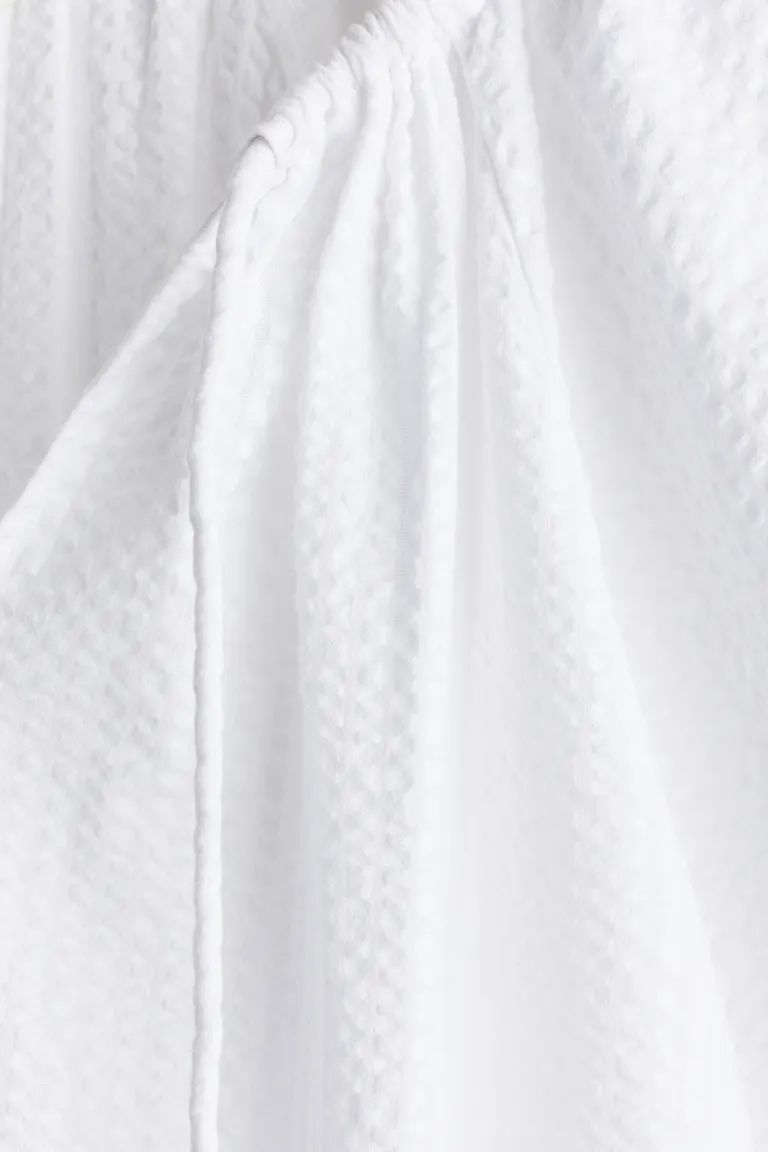 Seersucker Dress - V-neck - Long sleeve - White - Ladies | H&M US | H&M (US + CA)