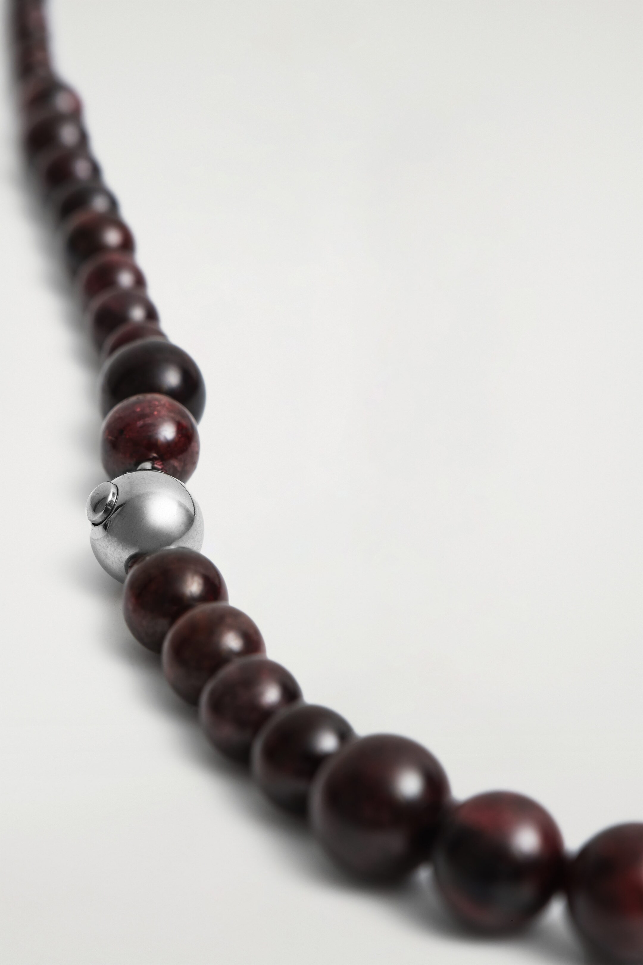 GARNET BEADED NECKLACE - DUNKELBRAUN | COS (EU)