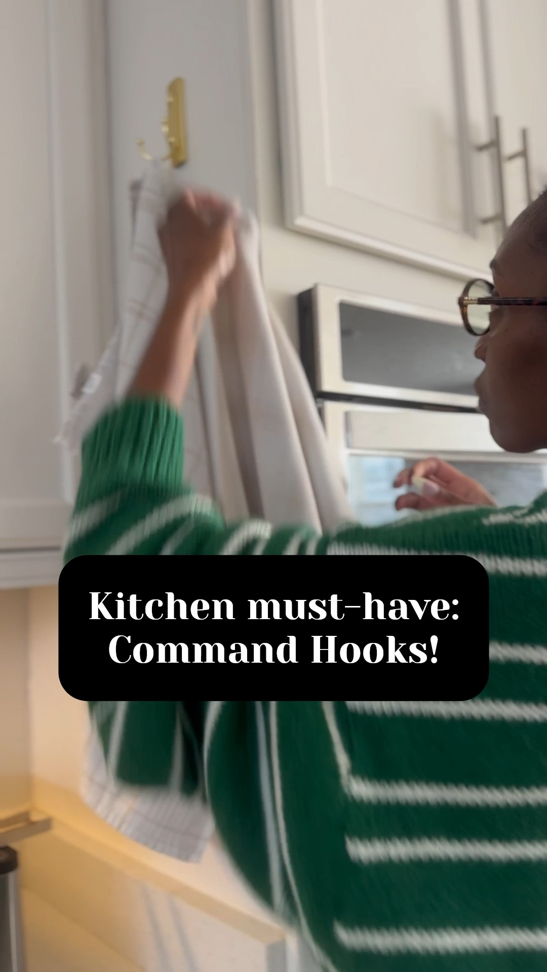 Like I said before. New home, SAME hooks! I cannot rave enough about how well these Command hooks work. The look of them is just a plus.

#commandhooks #kitchenhooks #dishtowelhooks #kitchenorganization #homeorganization

#LTKhome