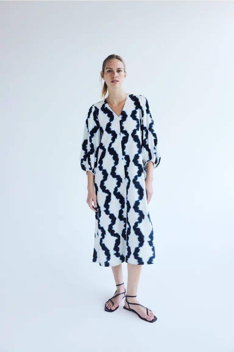 V-neck Dress - White/navy blue patterned - Ladies | H&M US | H&M (US + CA)