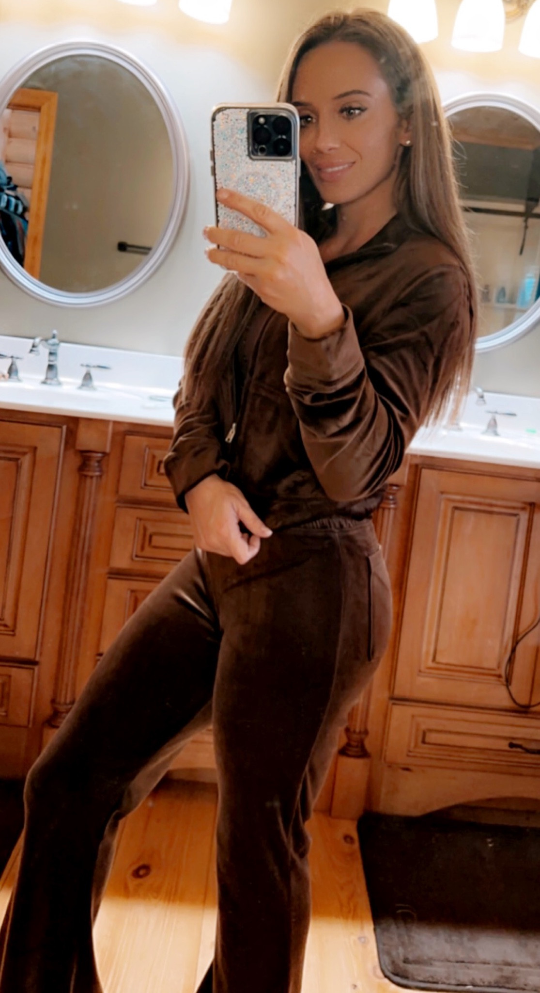 Velvet track suit sale 🤎
Flare velvet bottoms- sm
Crop velvet jacket - sm 

#LTKFind #LTKSeasonal #LTKsalealert