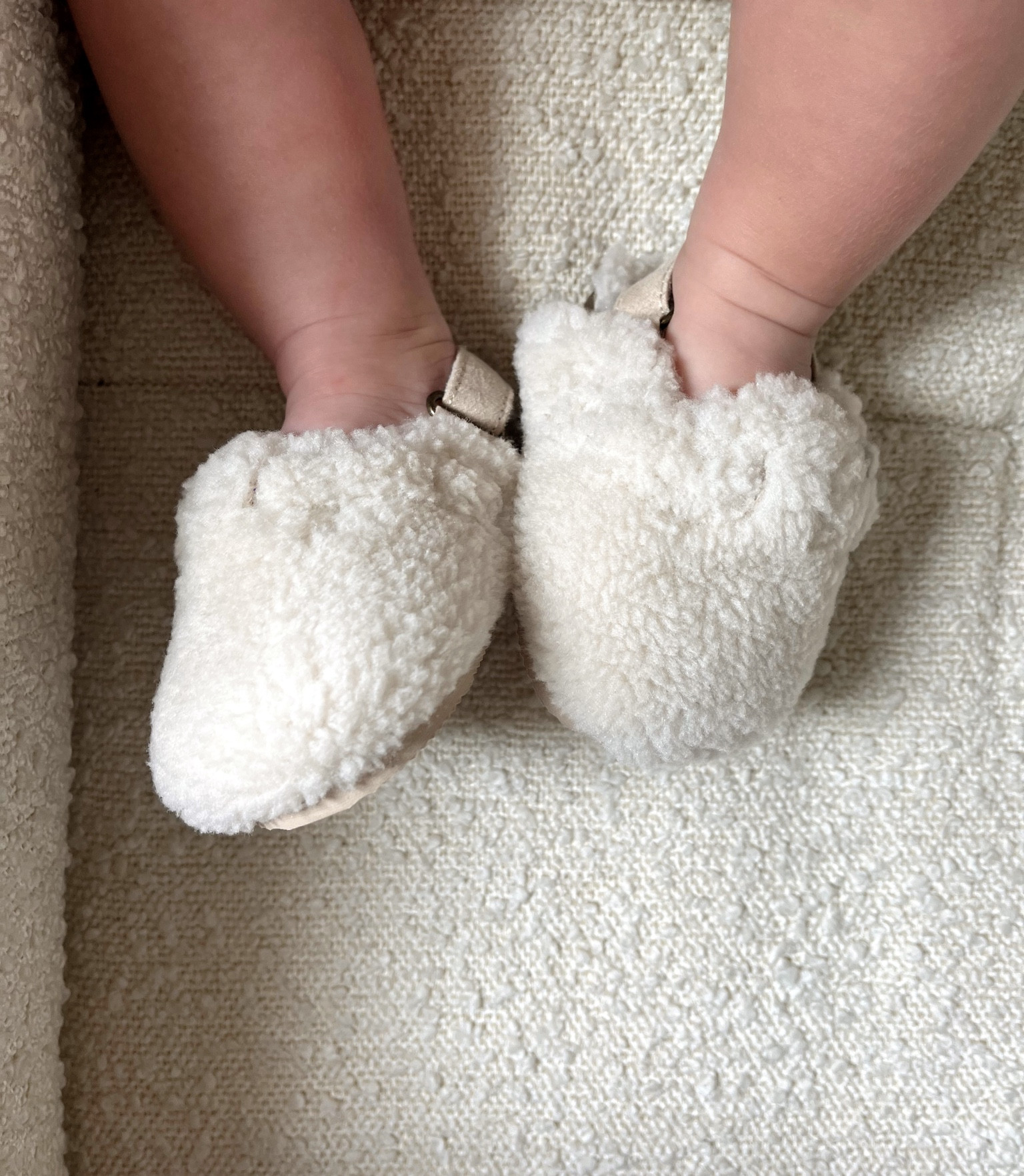 THE CUTEST BABY CLOGS FOR FALL 🥰🥰🥰🎃🎃🎃🎃🫶🏼 #babyfashion #clogs #sherpa 