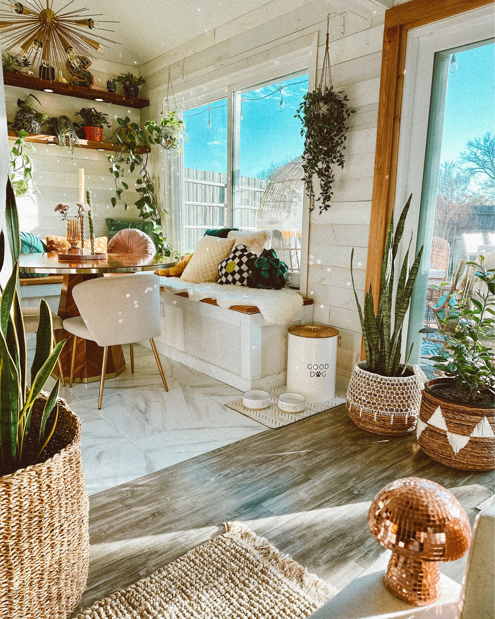 a little view of my kitchen nook when the sun shines through 🌞

#LTKFind #LTKGiftGuide #LTKhome