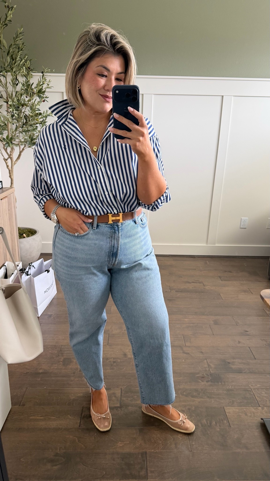 My go-to “no brainer” outfit that works everytime!
I’m wearing a size large in the button up and sized up one in the jeans to a 33 short since they are rigid jeans. Shoes run true to size.

#LTKootd #LTKMidsize #LTKOver40
