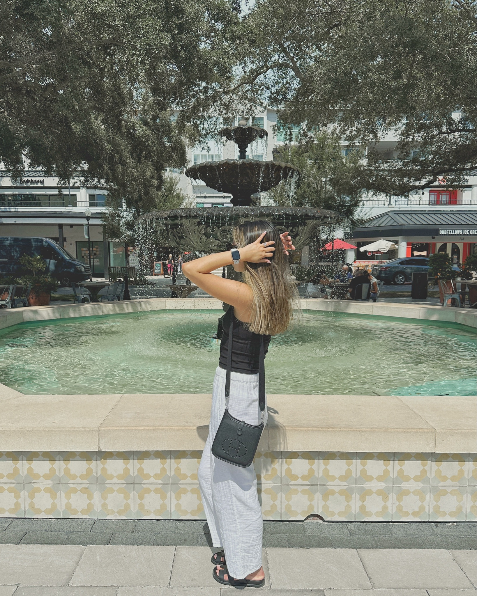 Casual black and white summer outfit

#LTKTravel #LTKSeasonal #LTKSummerSales