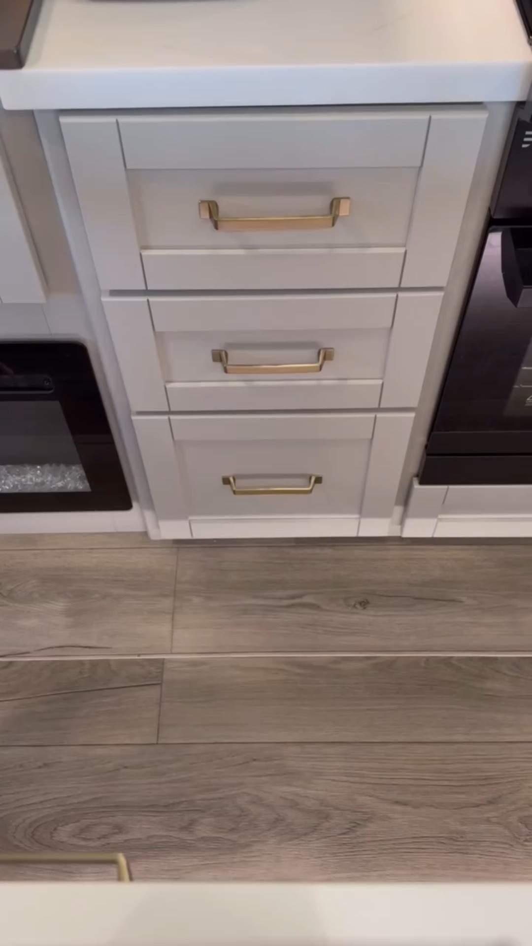 🚐✨ Incoming trailer hack! 

Organizing your trailer kitchen drawers? 
✨ Measure first
✨ Shop Once

Trust me, this simple and quick measurement will save you a ton of headaches when you’re searching for your utensils on the road. 

When are you heading out camping for the season?

#TheContainerStore #trailerlife #campingseason #GetOrganized #TheContainerStoreAmbassador #DrawerOrganization