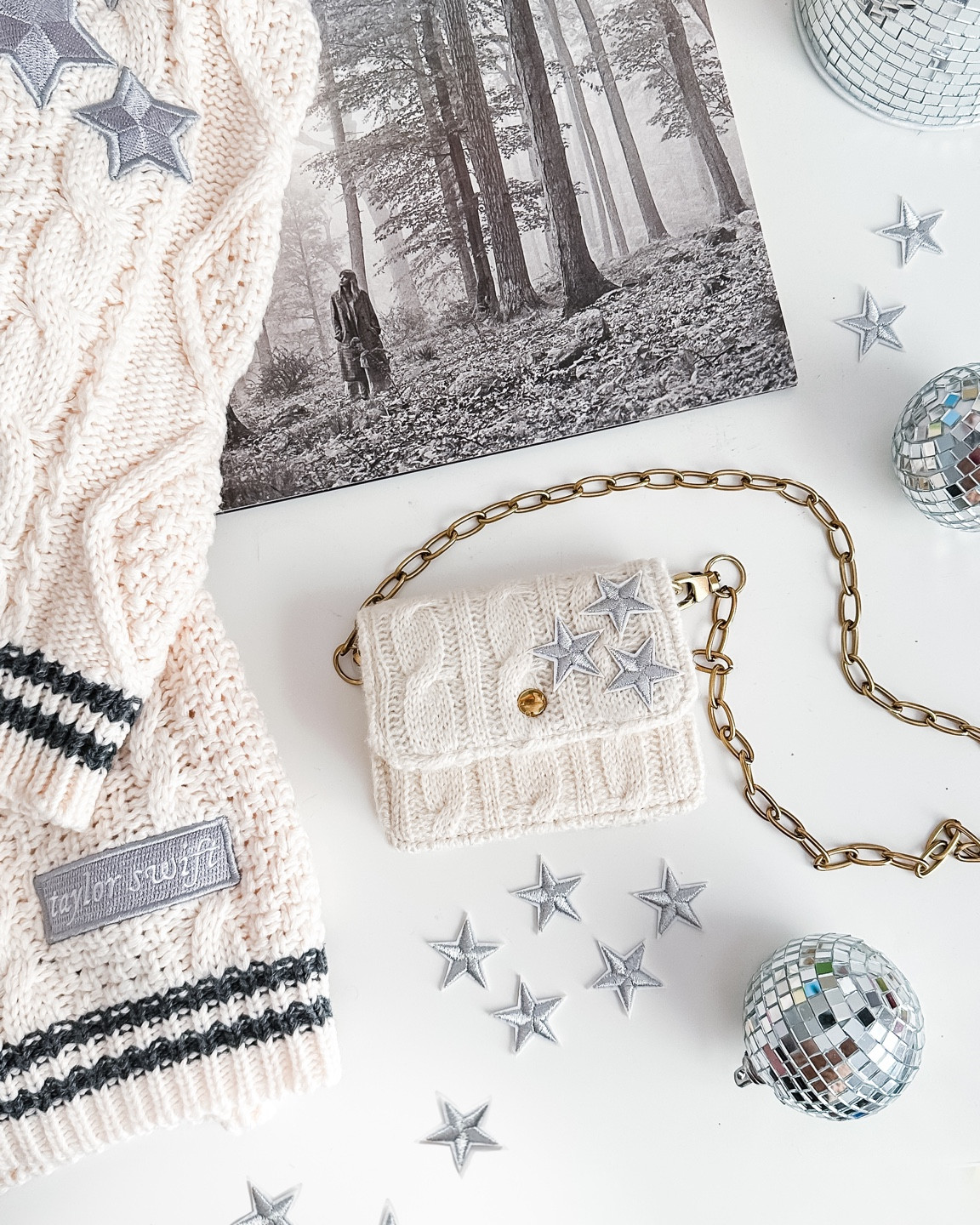 Swiftie DIY: cardigan crossbody bag 🫶🏻✨🩶🎄

#LTKHoliday #LTKitbag #LTKGiftGuide