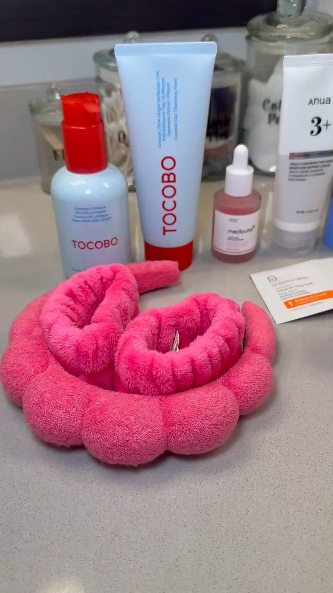 Morning Skincare routine 🧖‍♀️✨🤍

Skincare lover, skincare routine, loving these products, mom self-care, skincare product, mom in her 40s, mom over 40

#LTKBeauty #LTKFindsUnder50 #LTKStyleTip