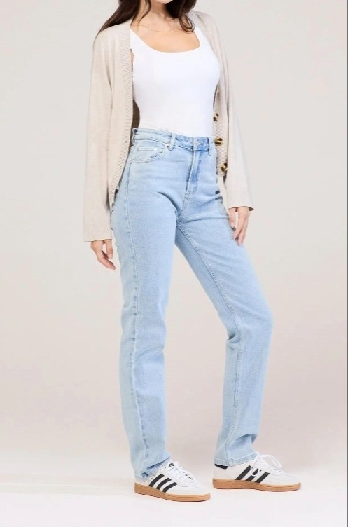 Straight petite jeans in blue for short women.

#LTKPetite #LTKMidsize