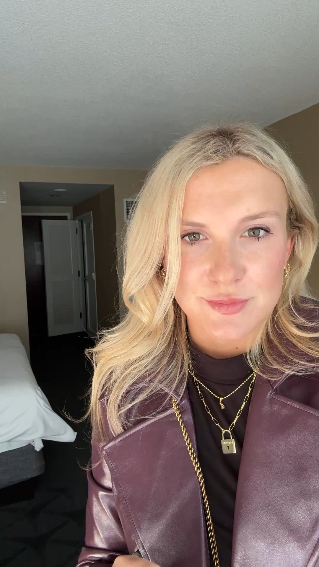 Burgundy staples 


#LTKTravel #LTKHoliday #LTKStyleTip