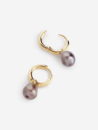 Ohrringe mit Süßwasserperlen – Dunkle Perle/Gold – ARKET DE | Arket EU